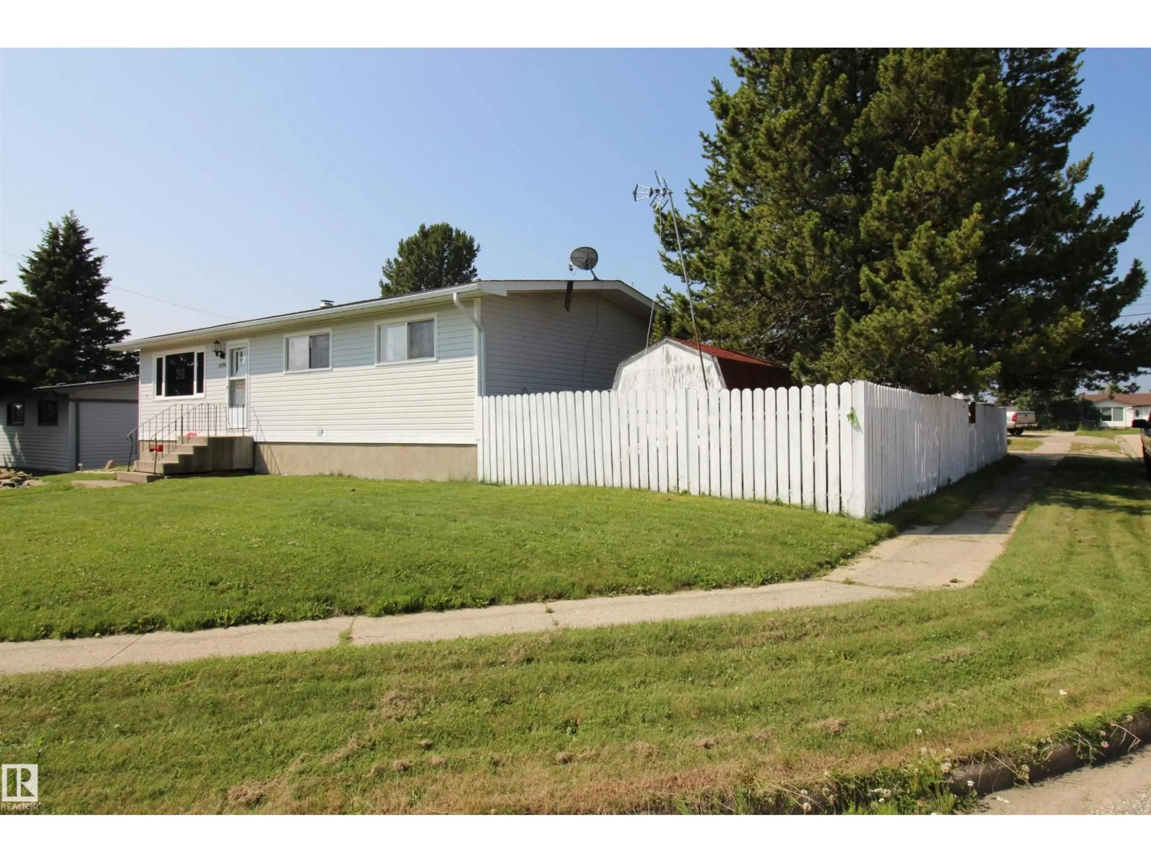 Home with vinyl exterior material, street for 5436 MOOSEHORN AV, Swan Hills Alberta T0G2C0