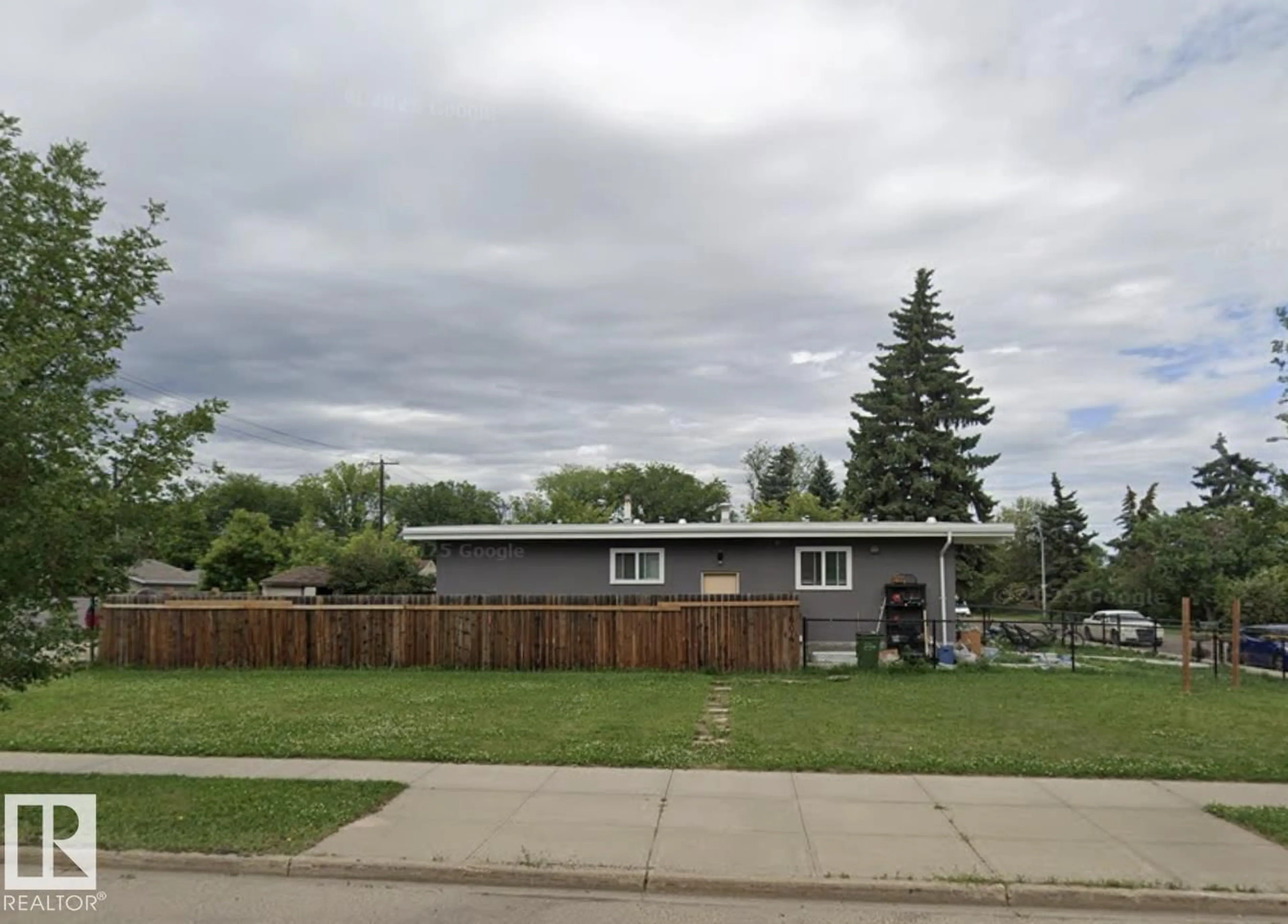 A pic from outside/outdoor area/front of a property/back of a property/a pic from drone, street for NW - 7604 7606 75 ST, Edmonton Alberta T6C2E9