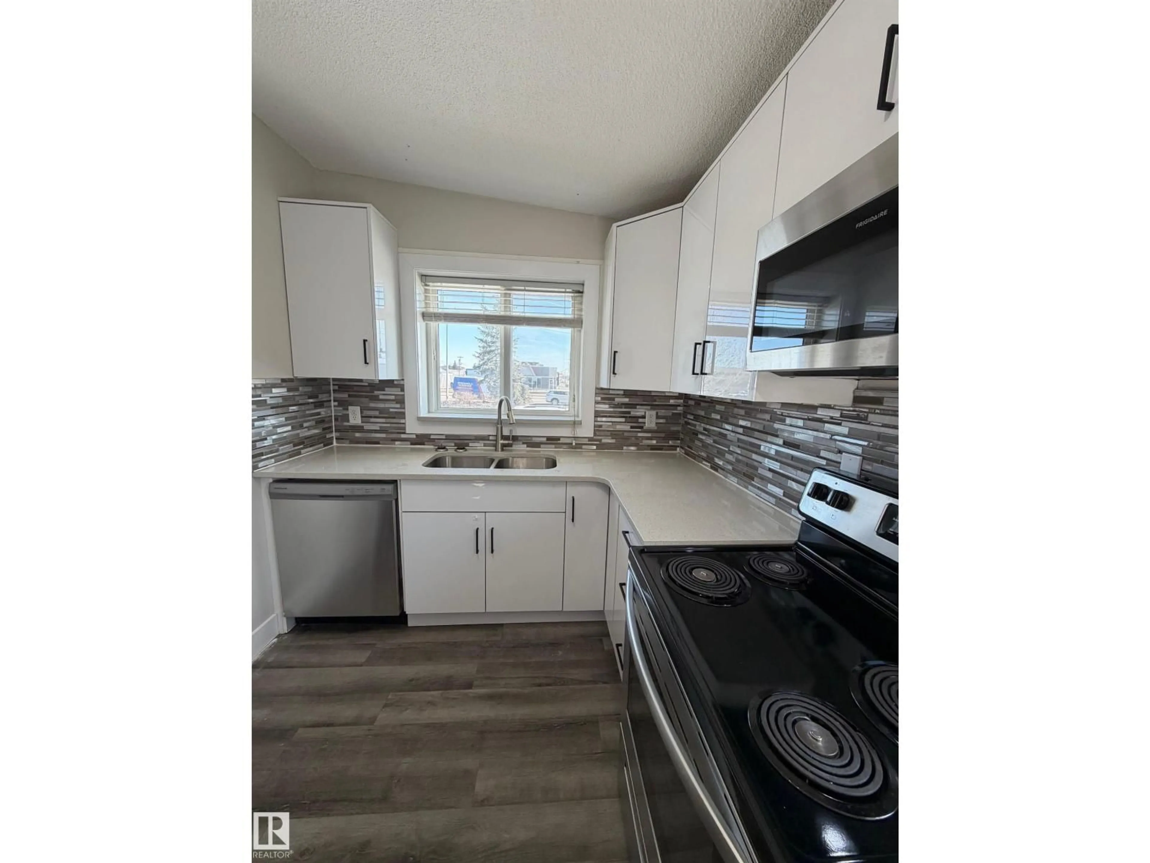 Standard kitchen, wood/laminate floor for NW - 7604 7606 75 ST, Edmonton Alberta T6C2E9