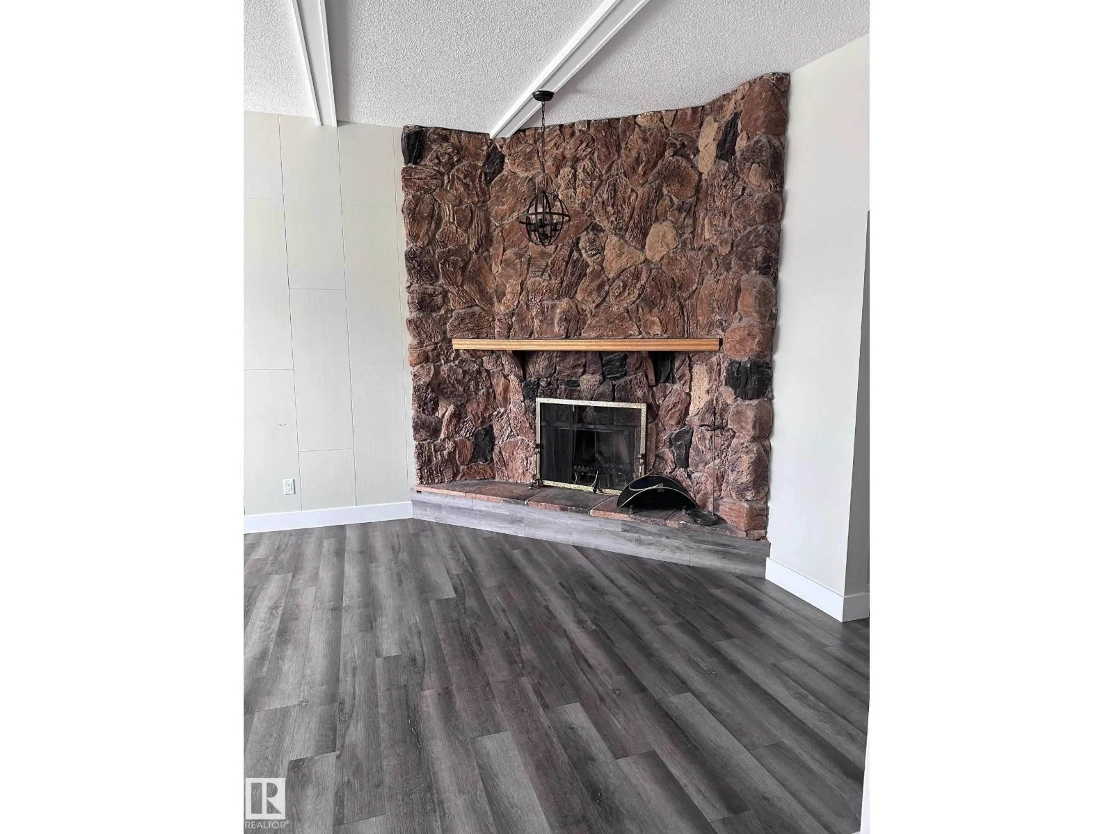 A pic of a room for NW - 7604 7606 75 ST, Edmonton Alberta T6C2E9