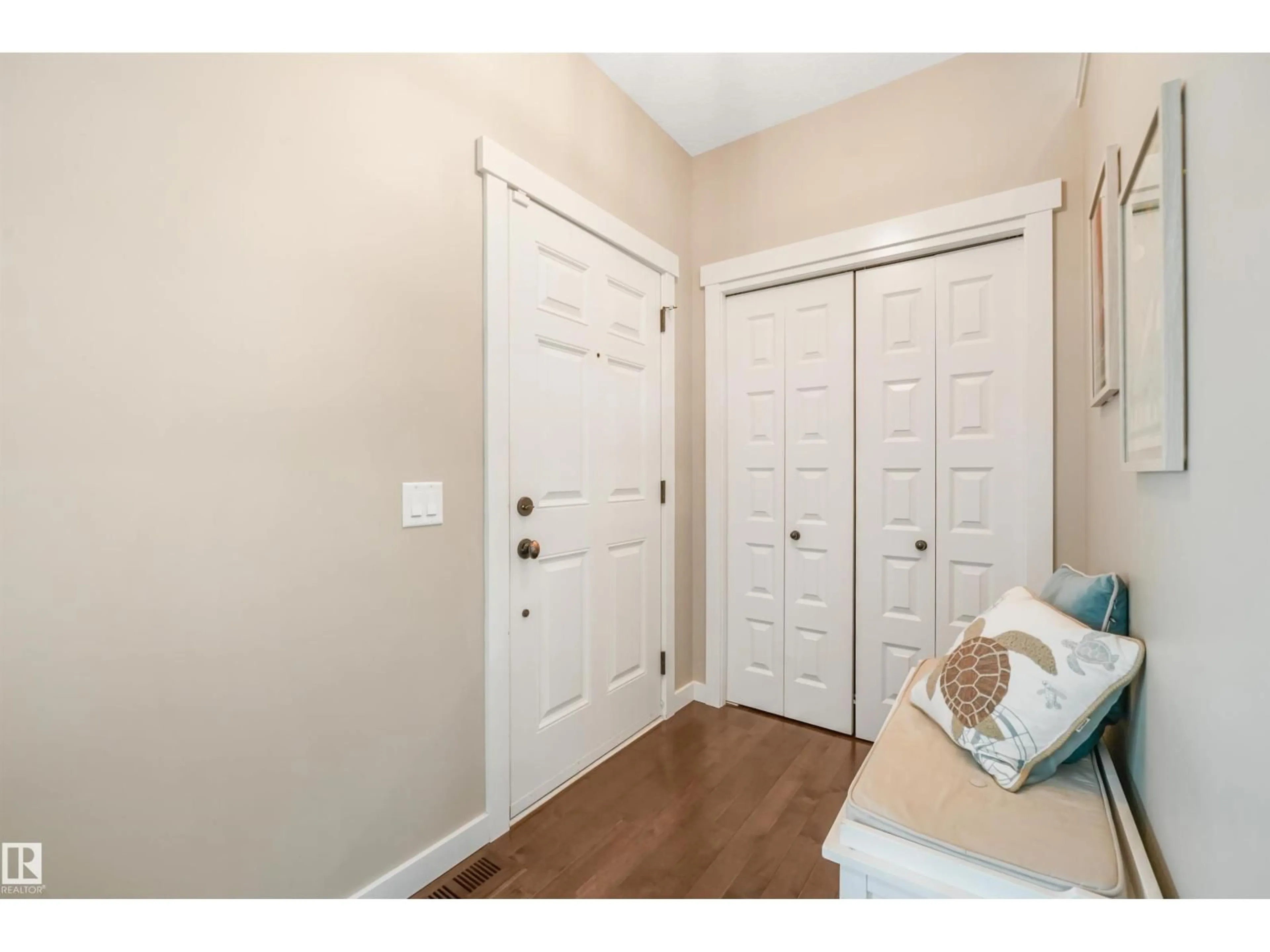 Indoor entryway for 7916 SUMMERSIDE GRANDE BV, Edmonton Alberta T6X0S9