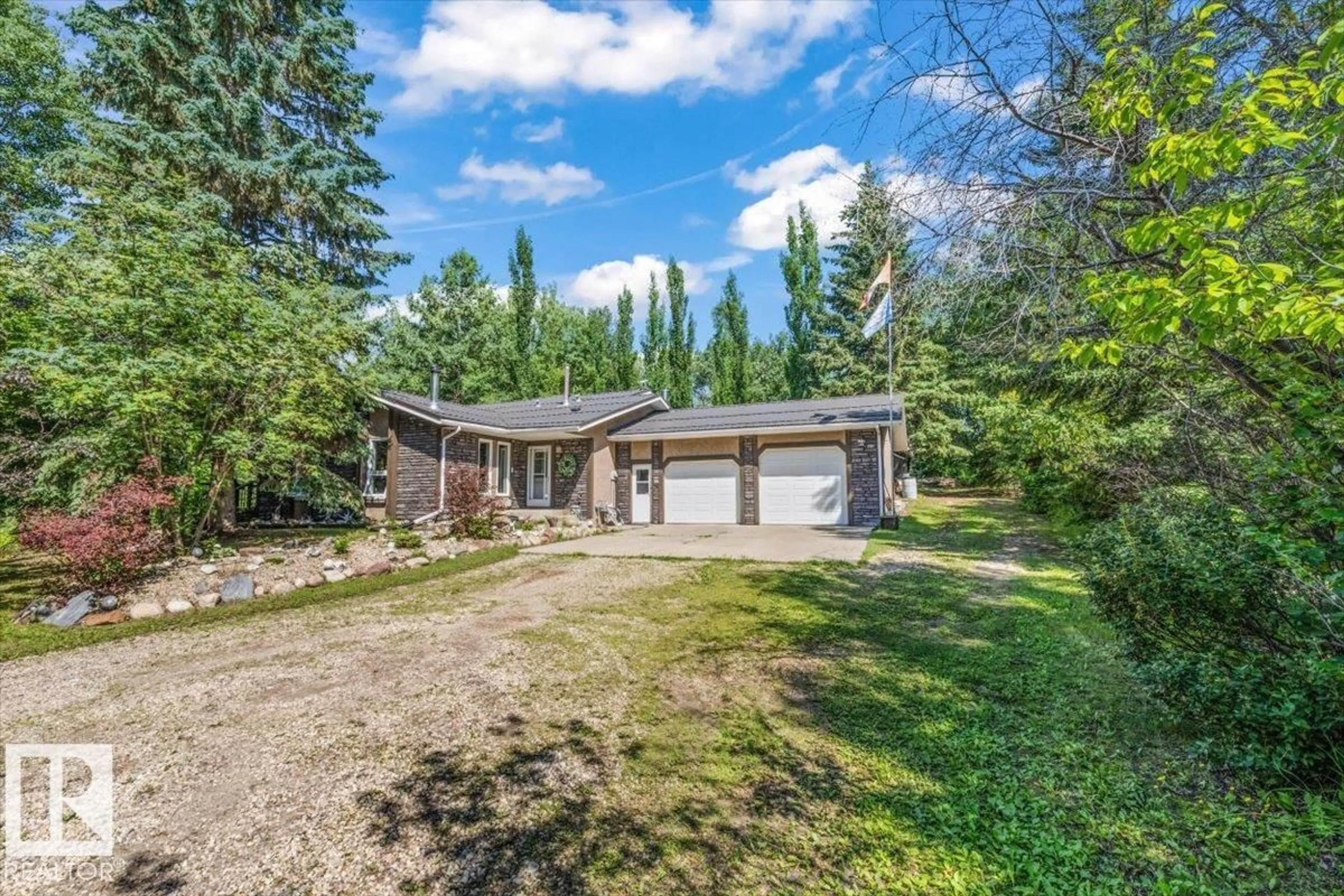 A pic from outside/outdoor area/front of a property/back of a property/a pic from drone, unknown for 42 - 54129 RGE ROAD 275, Rural Parkland County Alberta T7X3S4