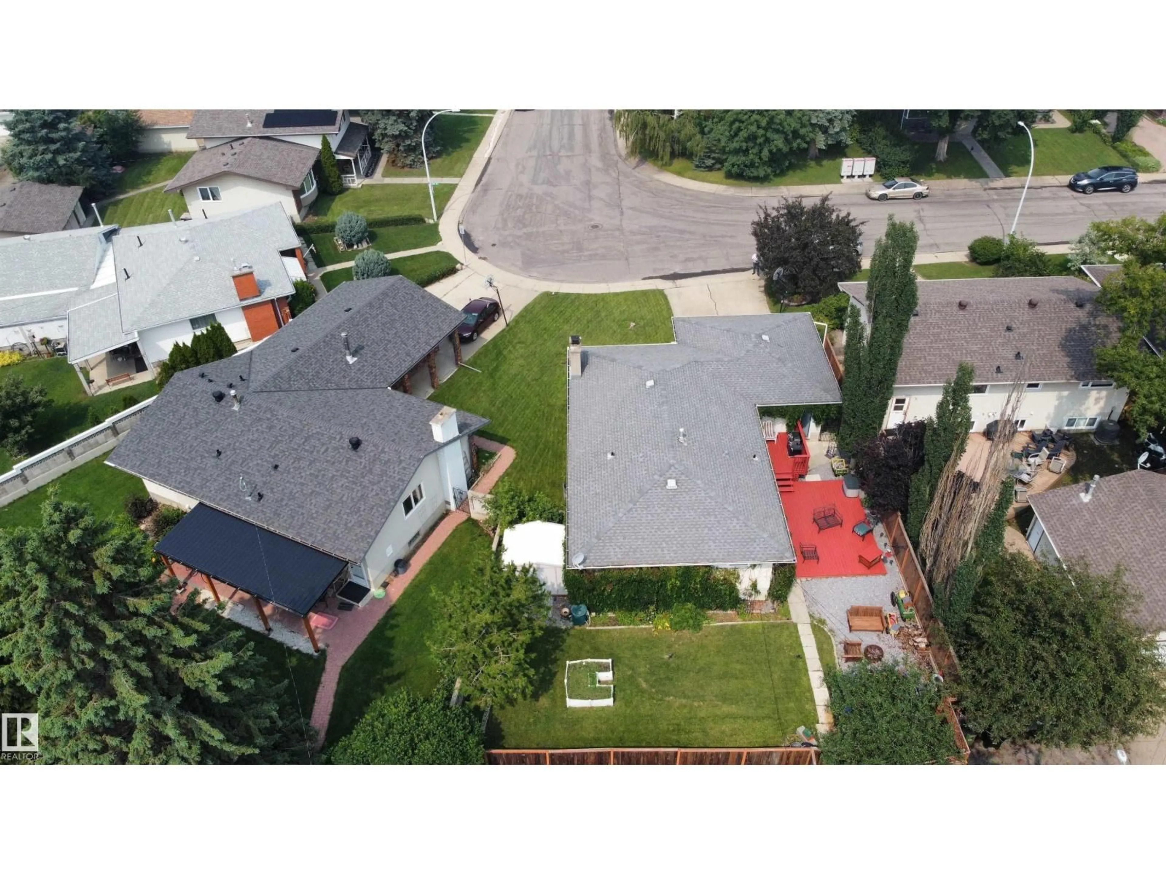 A pic from outside/outdoor area/front of a property/back of a property/a pic from drone, street for 11131 35A AV, Edmonton Alberta T6J0A4