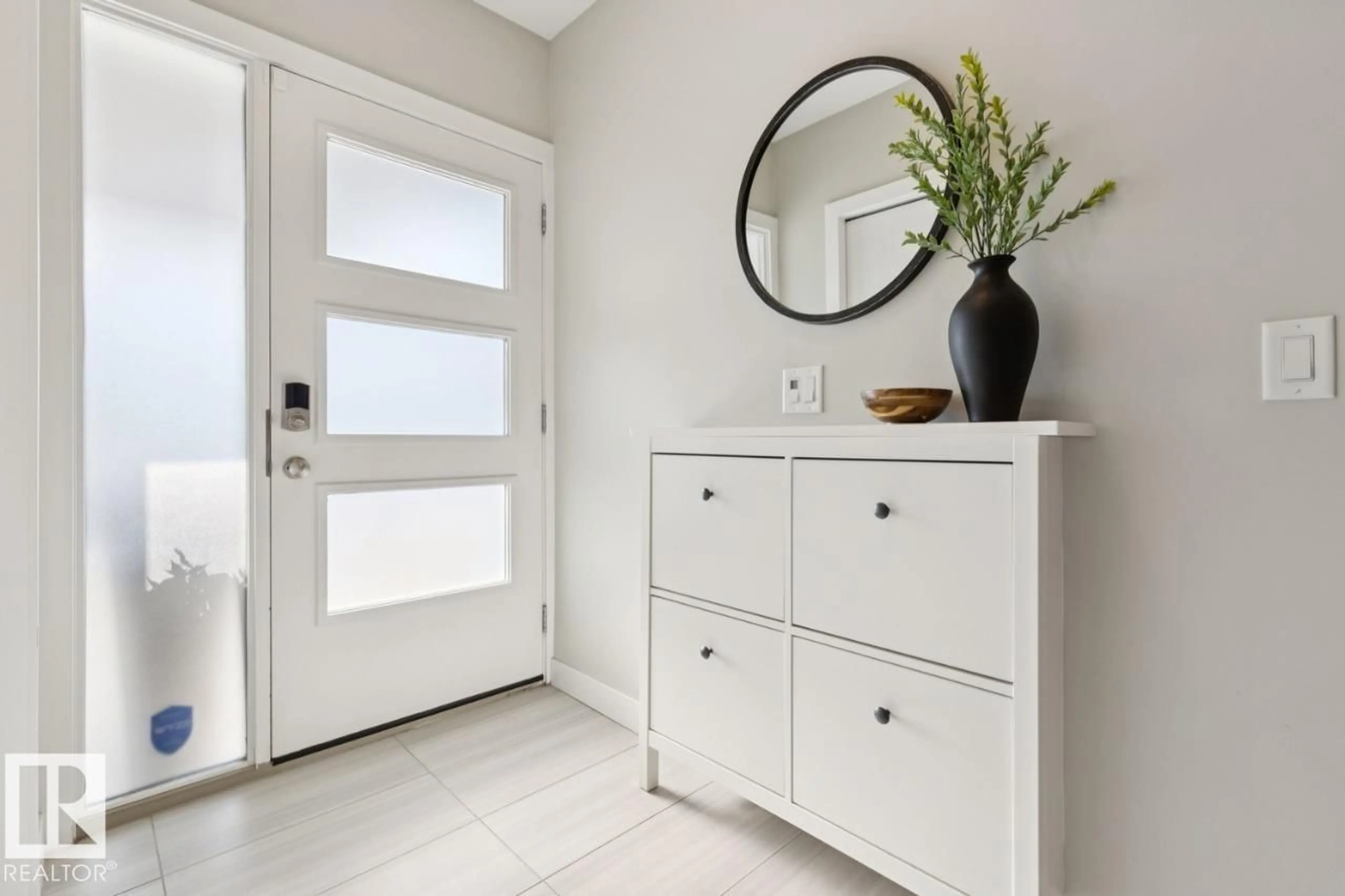Indoor entryway for #13 - 600 BELLEROSE DR, St. Albert Alberta T8N7T5