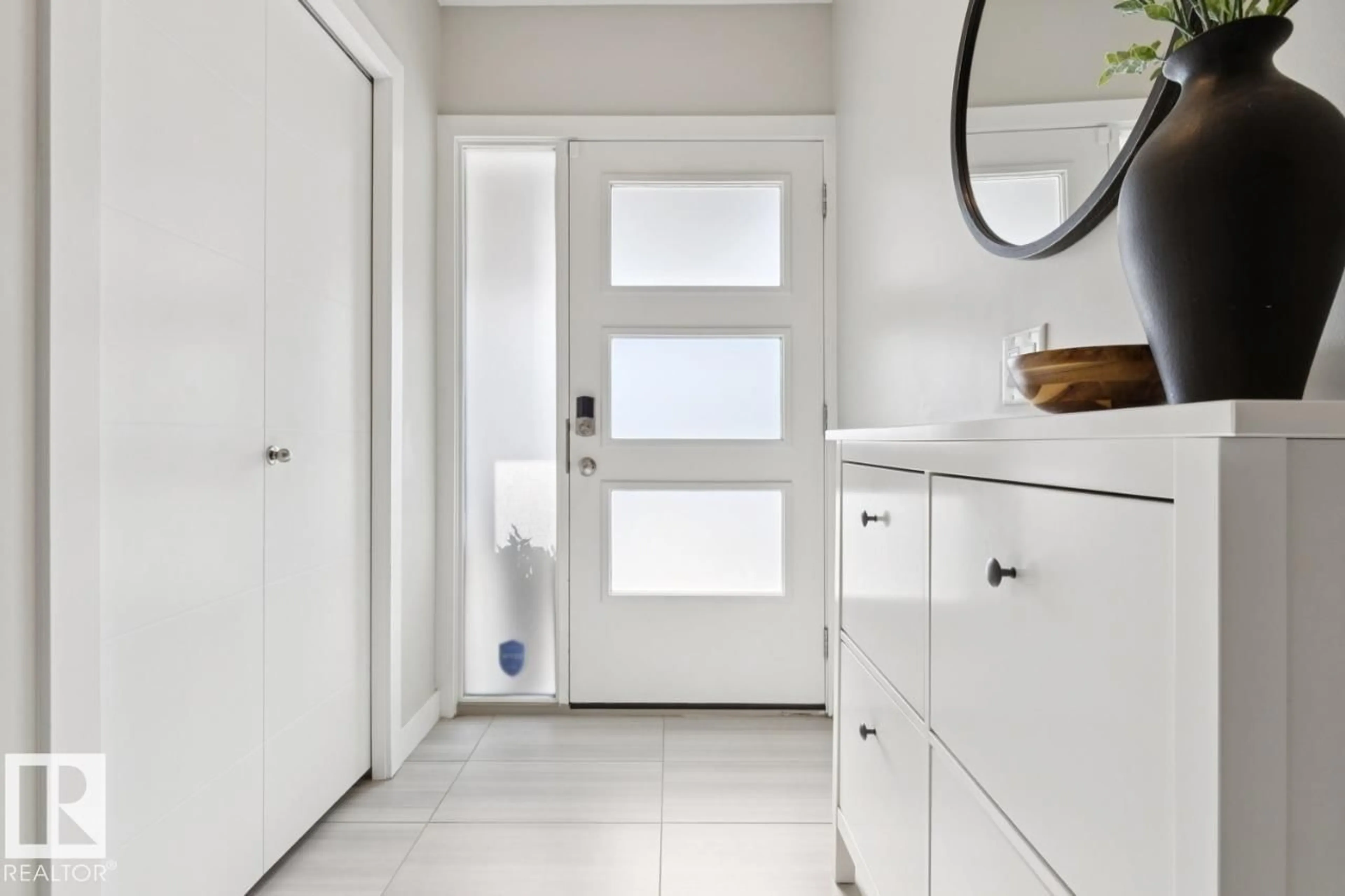 Indoor entryway for #13 - 600 BELLEROSE DR, St. Albert Alberta T8N7T5