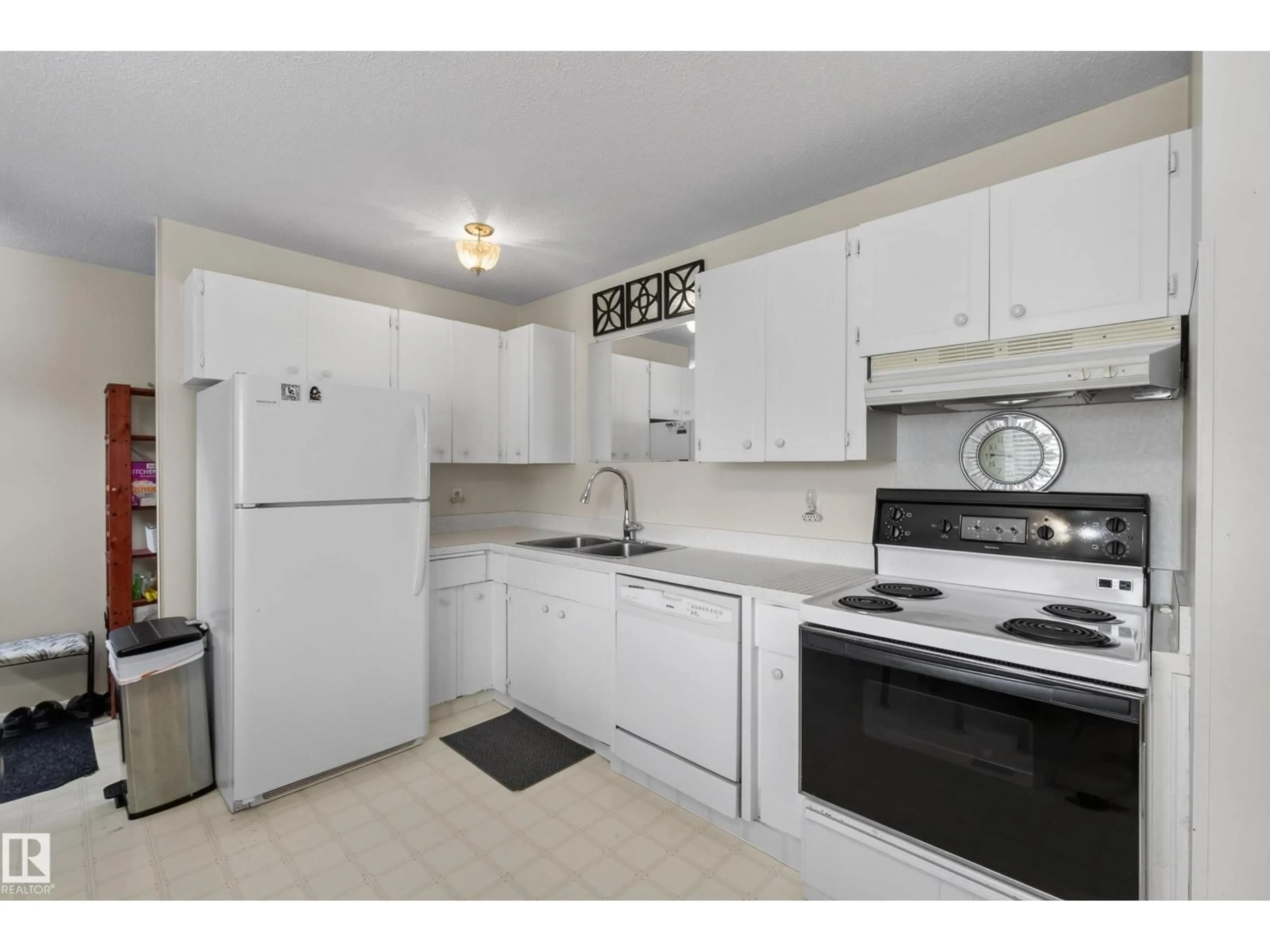 Standard kitchen, unknown for 117 MAYFAIR MEWS, Edmonton Alberta T5E5R7