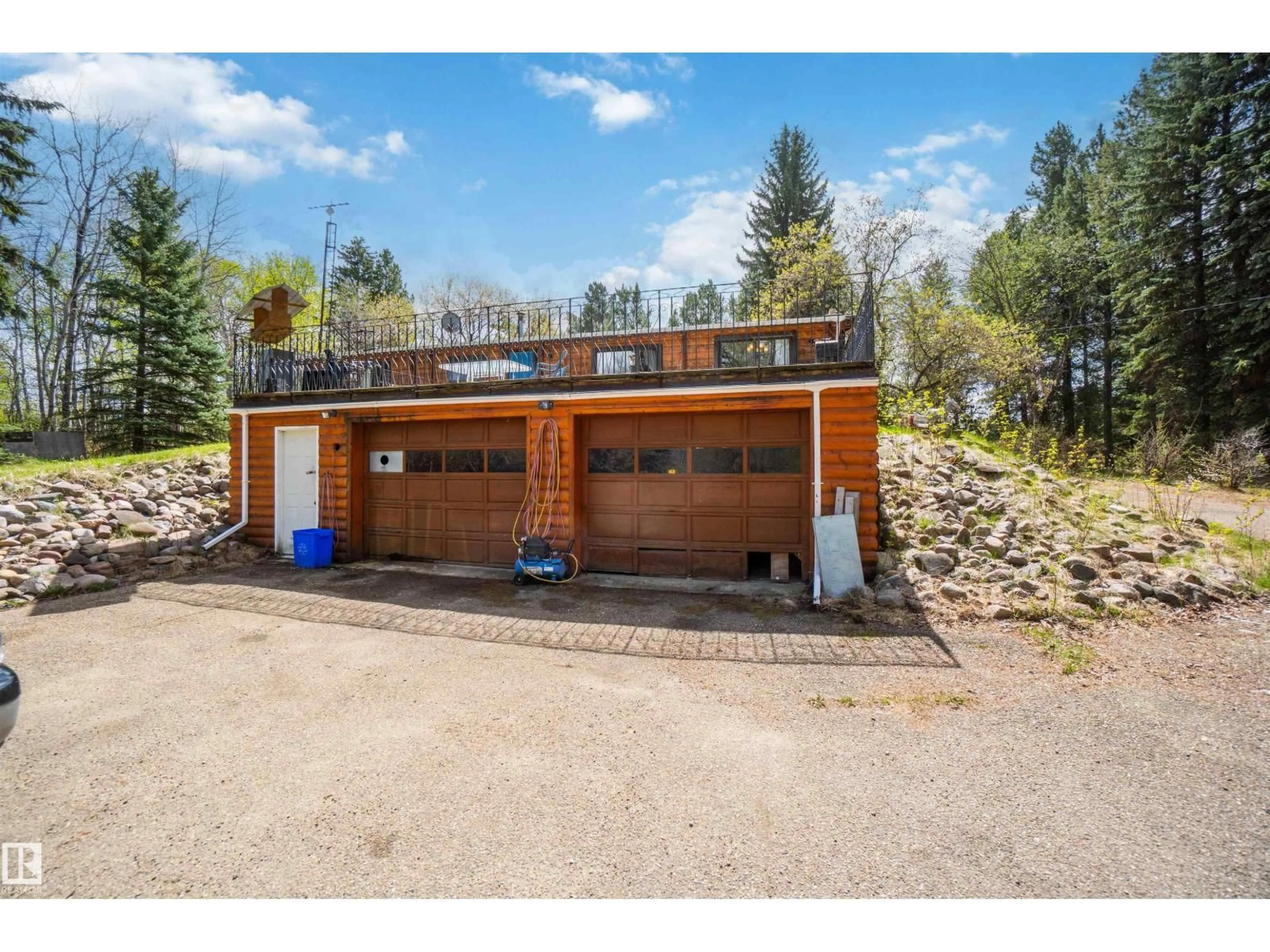 Indoor garage for 910 HERMITAGE AV, Rural Parkland County Alberta T7Z2T2