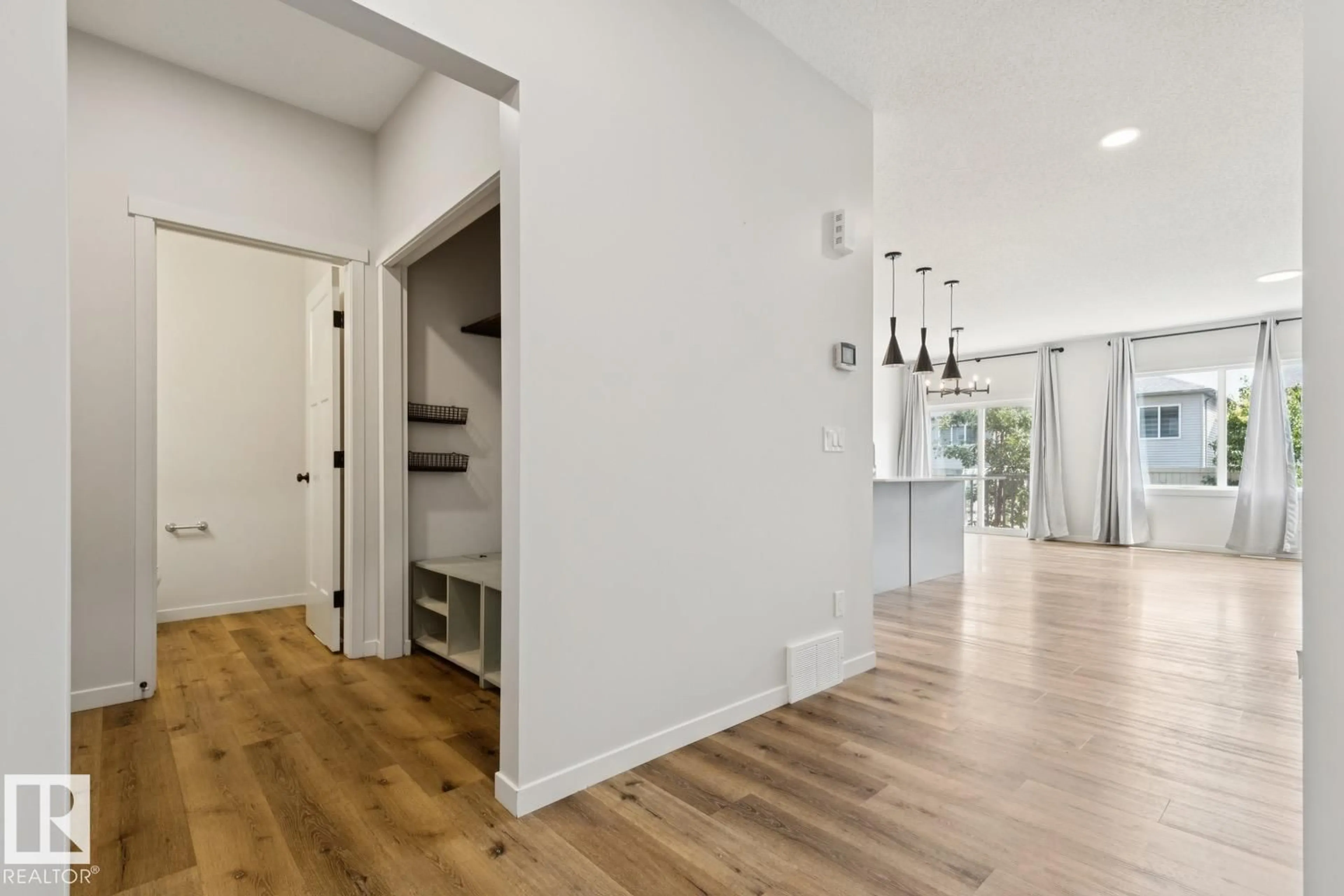 Indoor entryway for NW - 9235 223 ST, Edmonton Alberta T5T7M1
