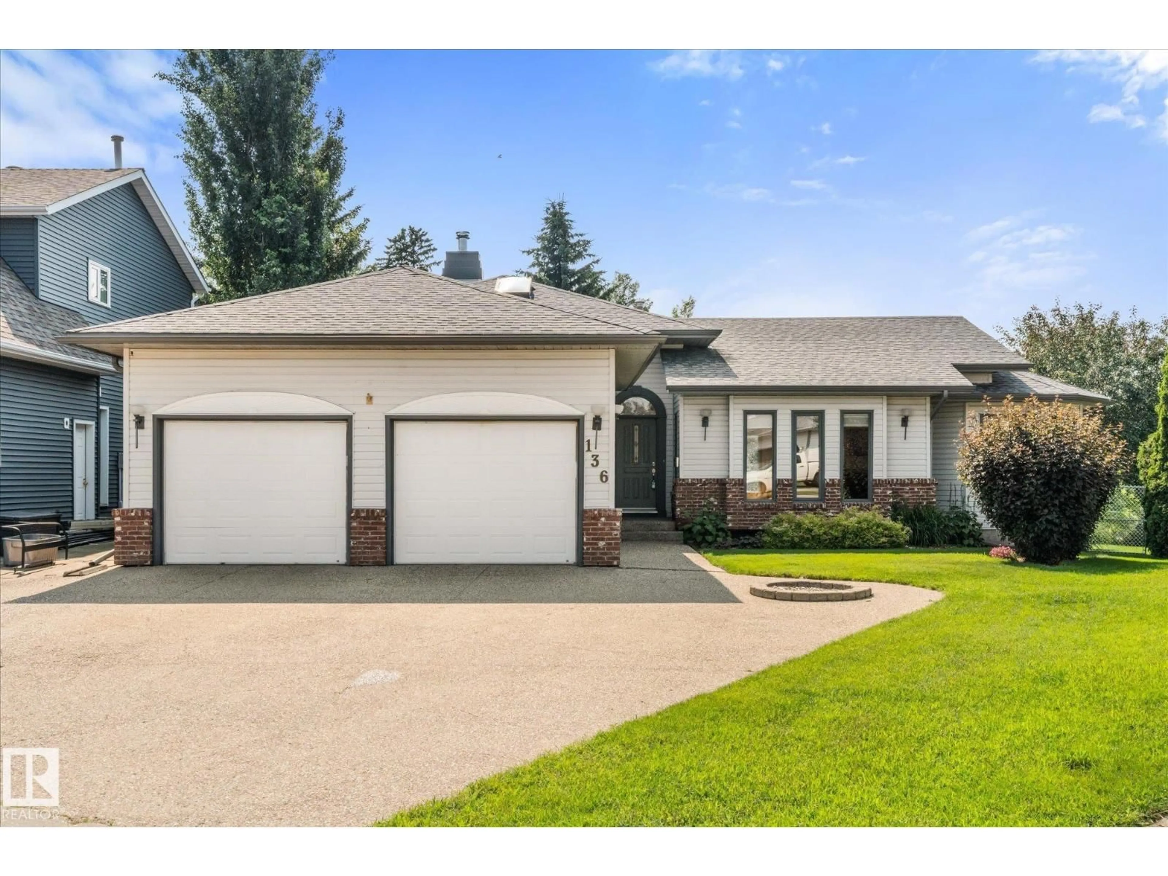 Home with vinyl exterior material, street for 136 WESTRIDGE CR, Spruce Grove Alberta T7X3C8