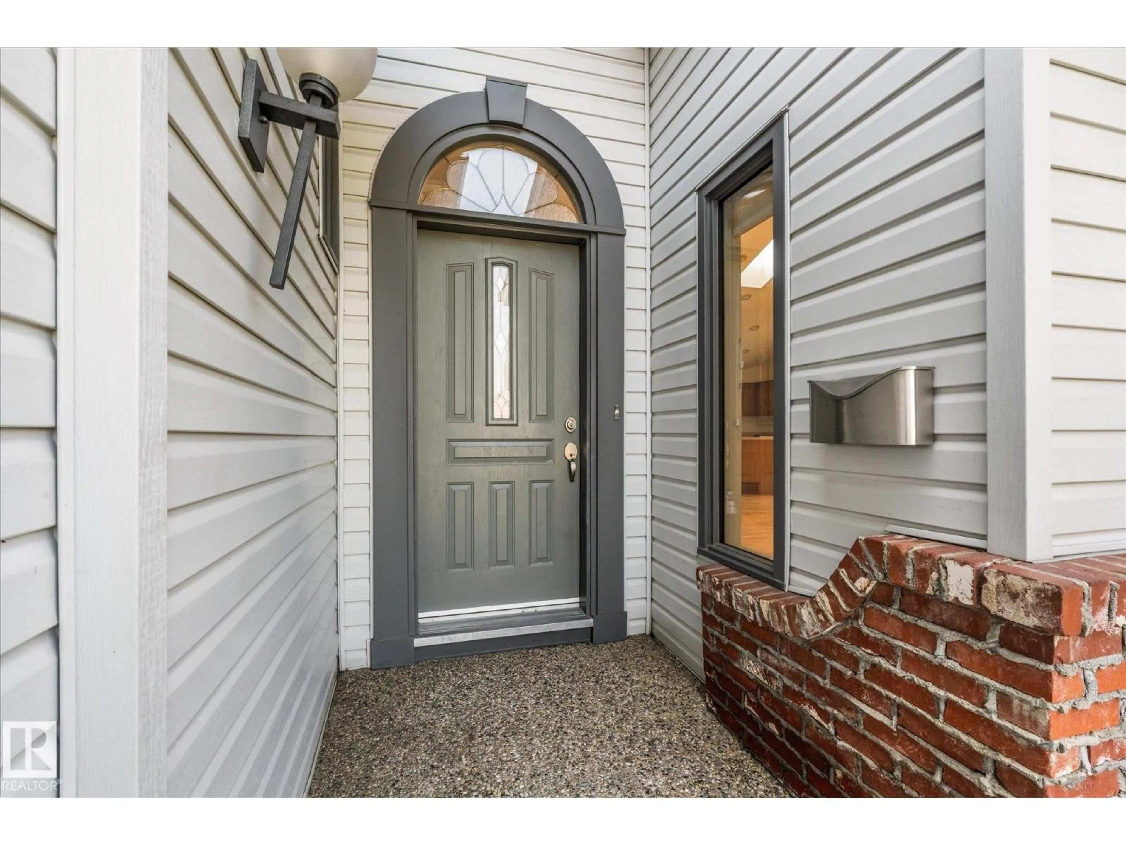 Indoor entryway for 136 WESTRIDGE CR, Spruce Grove Alberta T7X3C8