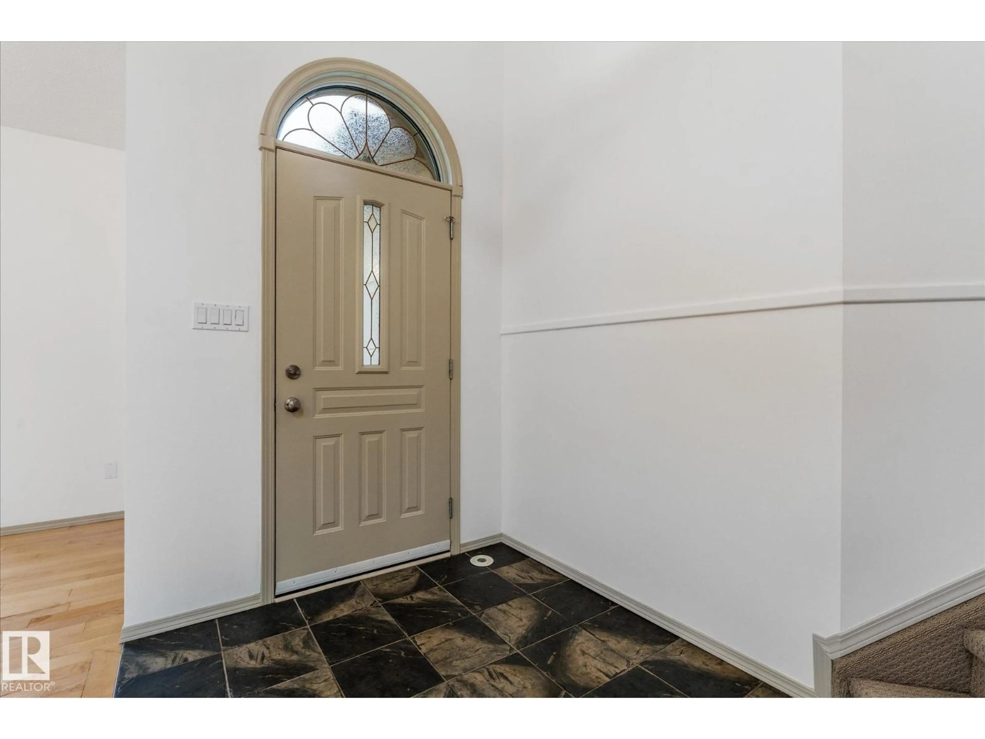 Indoor entryway for 136 WESTRIDGE CR, Spruce Grove Alberta T7X3C8
