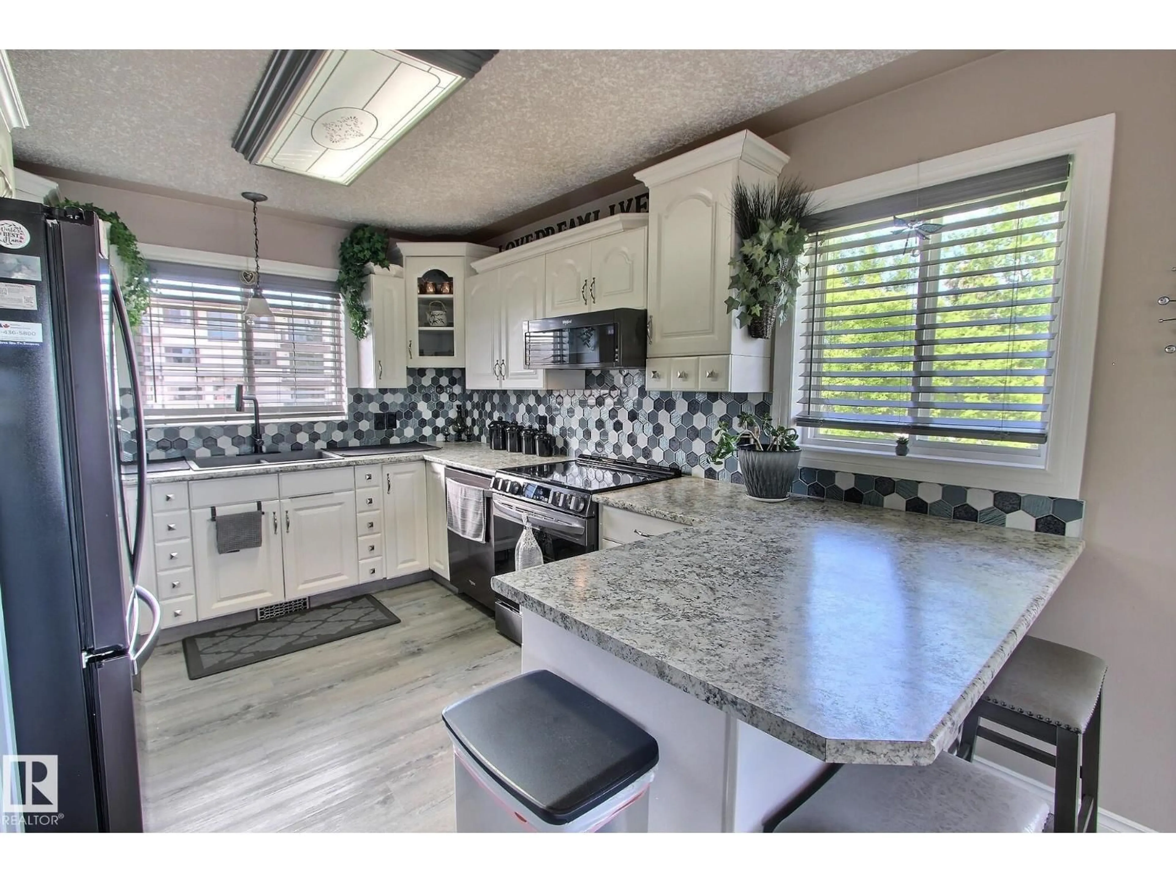 Open concept kitchen, ceramic/tile floor for 4928 50A AV, Entwistle Alberta T0E0S0