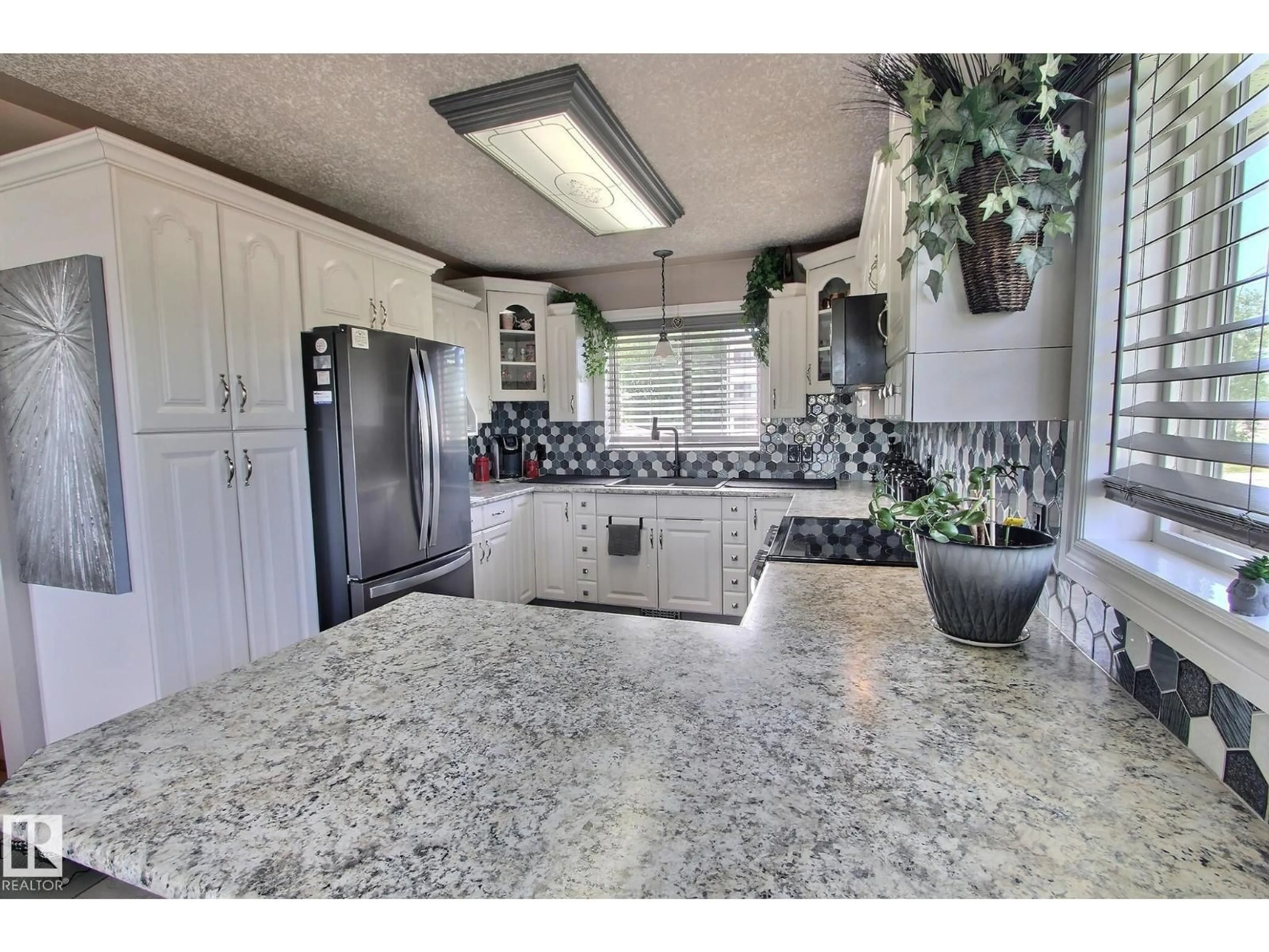 Open concept kitchen, ceramic/tile floor for 4928 50A AV, Entwistle Alberta T0E0S0