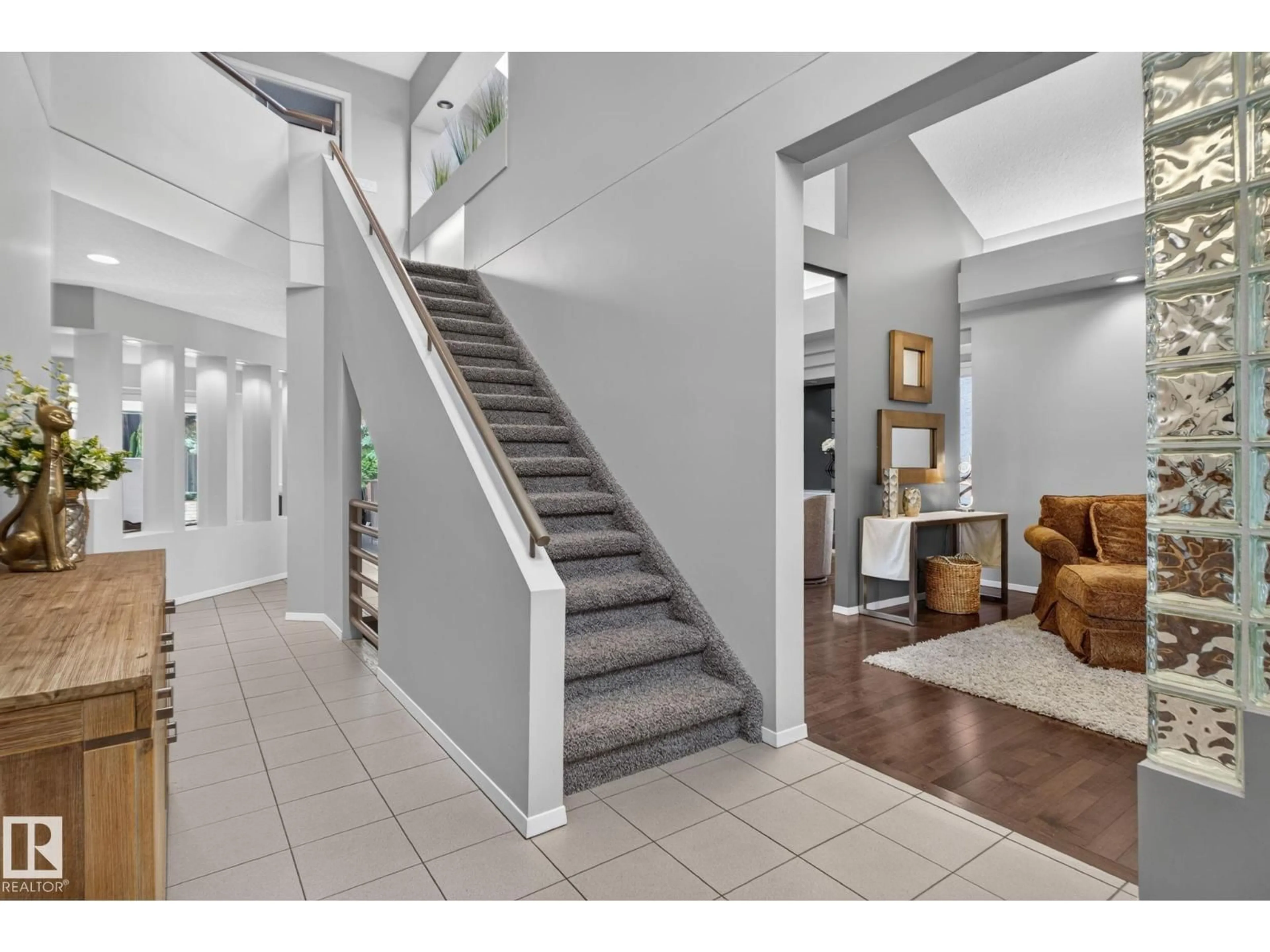 Indoor entryway for 168 WEAVER DR, Edmonton Alberta T6M2K3
