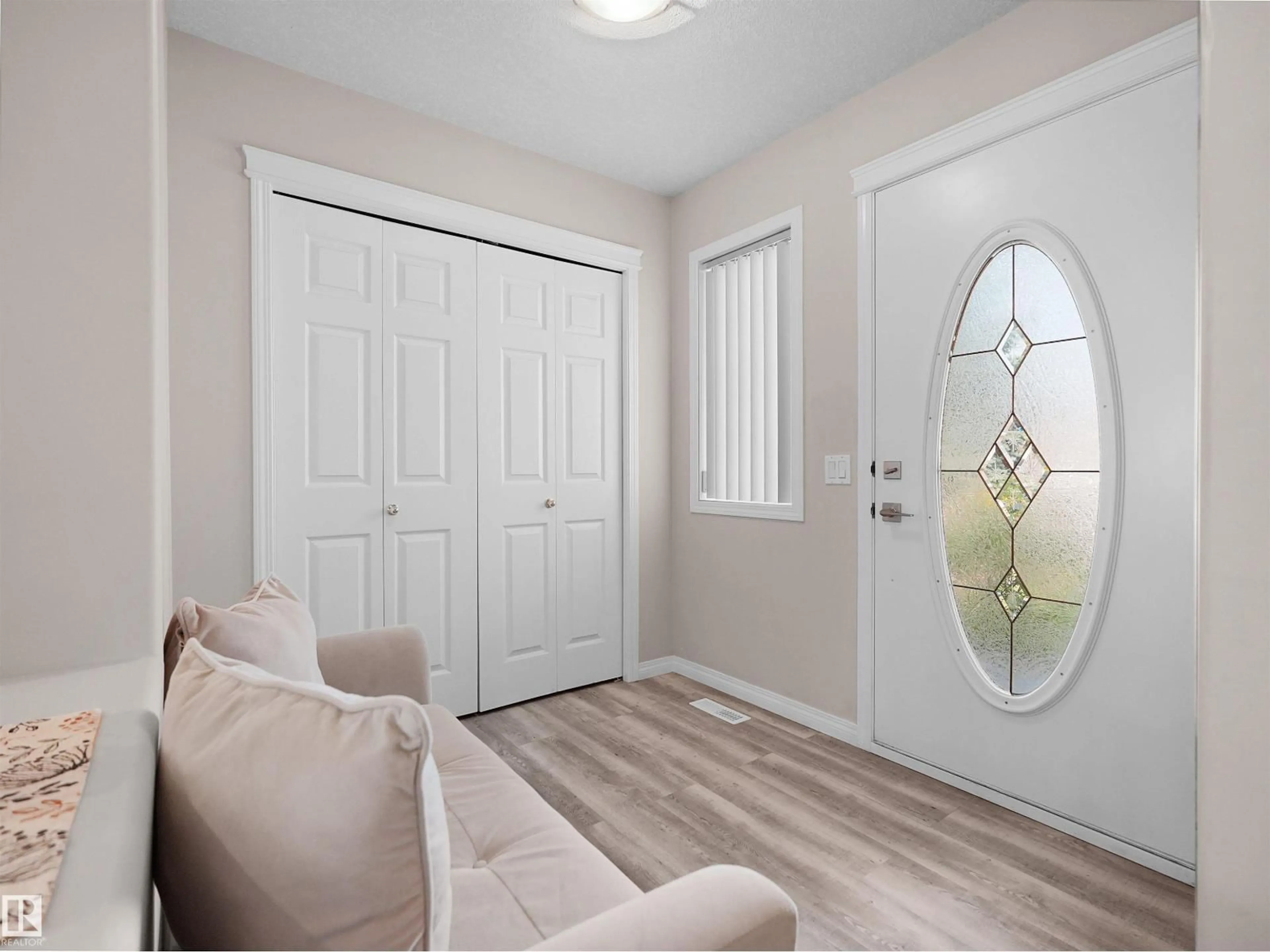 Indoor entryway for 614 LAYTON CT, Edmonton Alberta T6R2S9