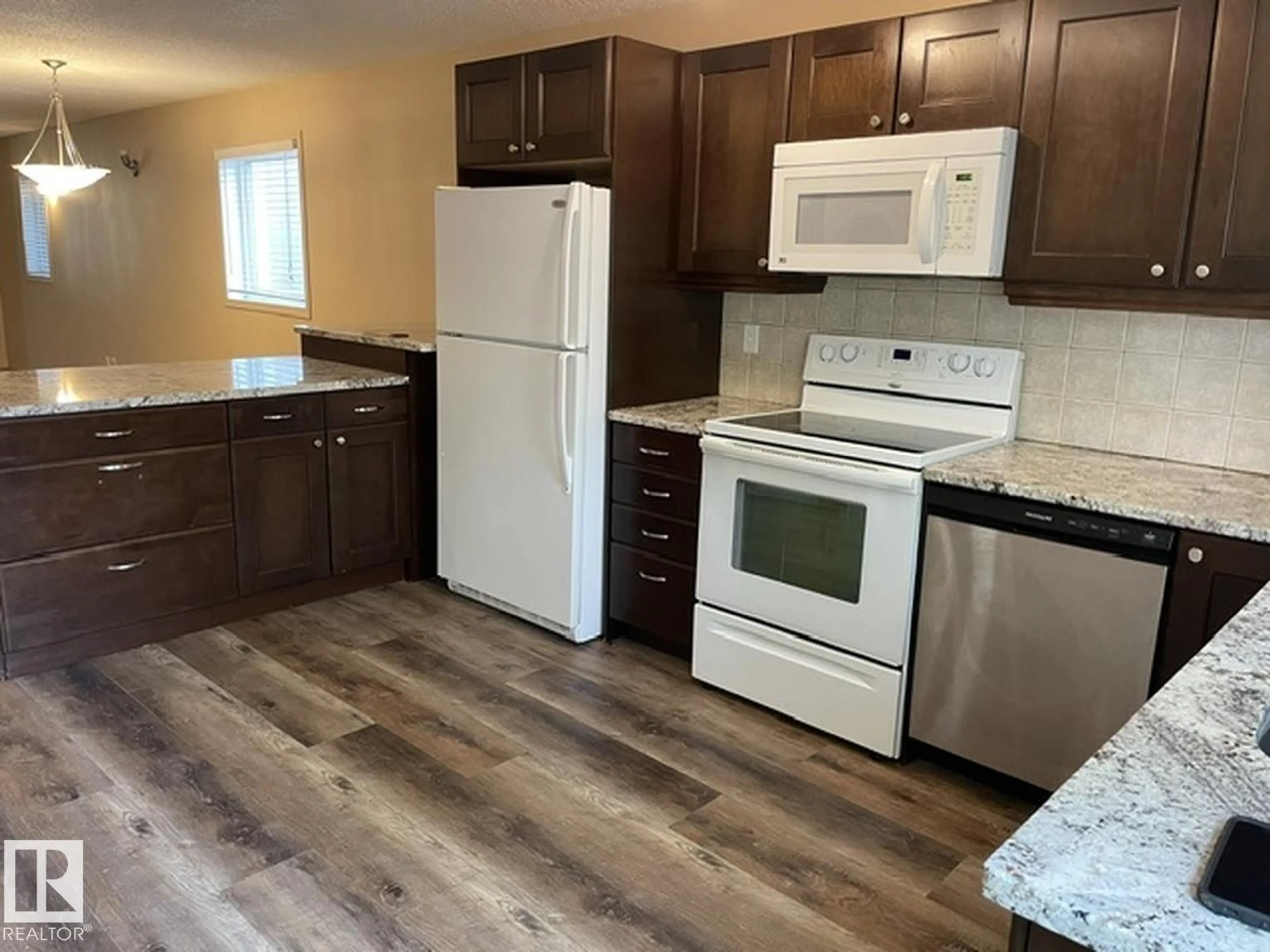 Standard kitchen, wood/laminate floor for NW - 7712 110 ST, Edmonton Alberta T6G1G1