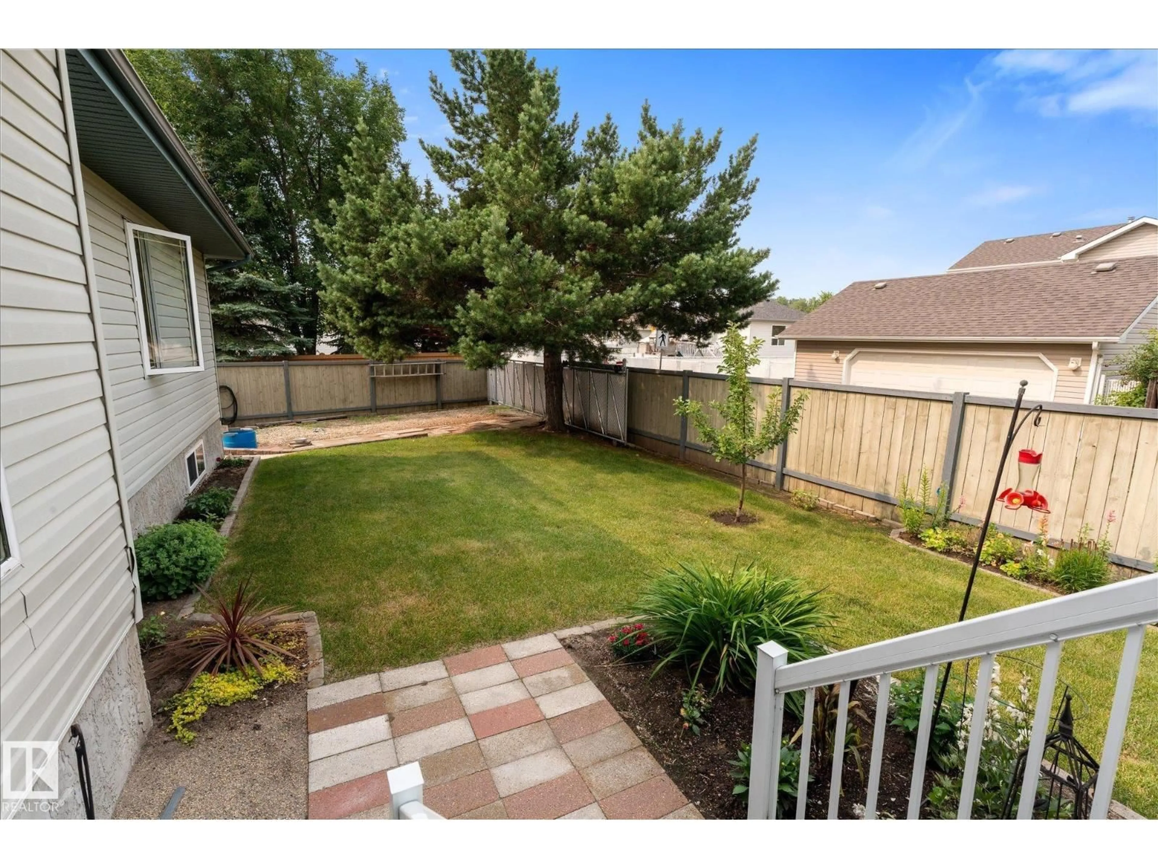 Patio, unknown for 16 SIMONETTE CR, Devon Alberta T9G1Y5