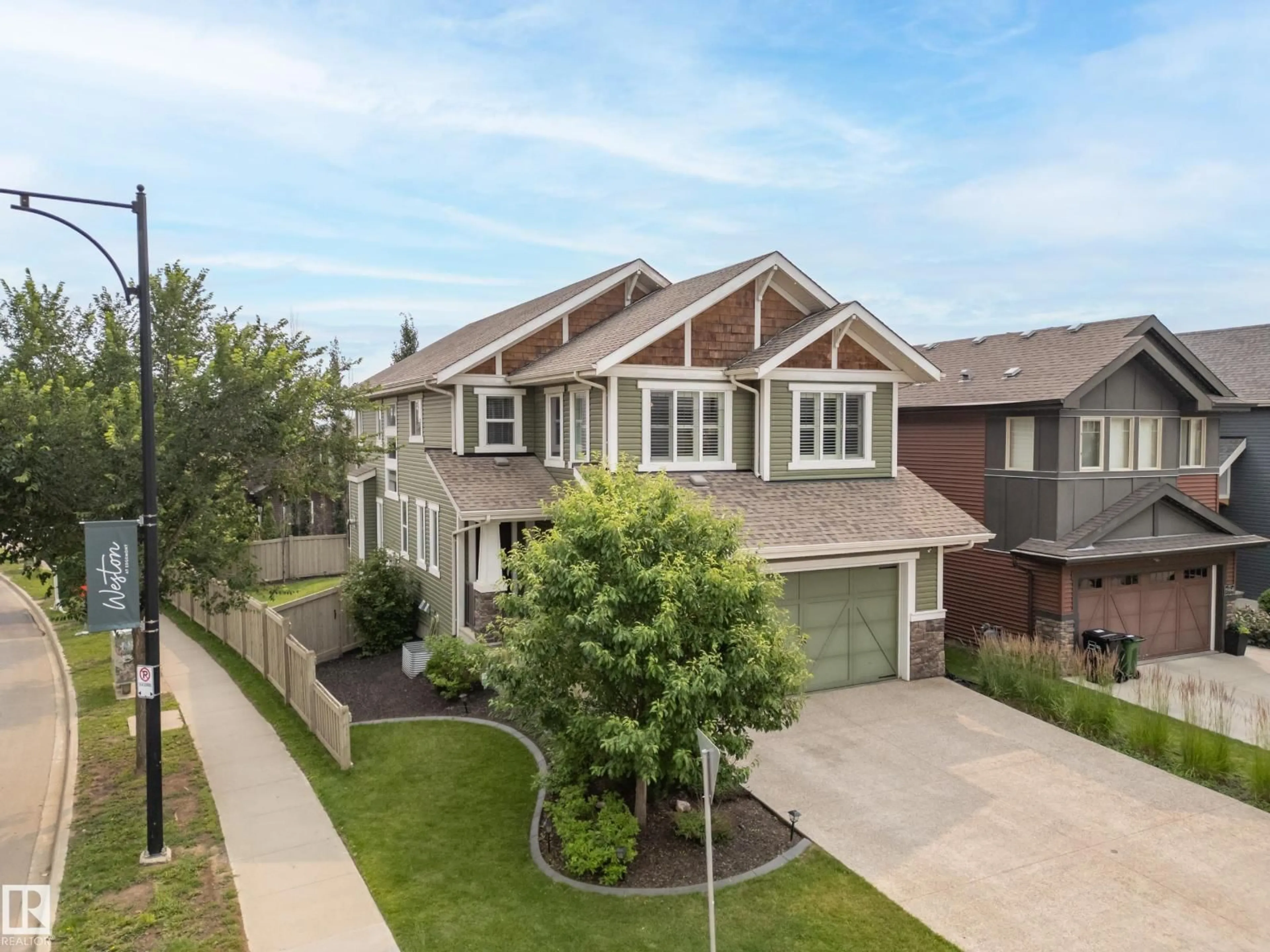 A pic from outside/outdoor area/front of a property/back of a property/a pic from drone, street for 5966 EDMONDS CR, Edmonton Alberta T6M0N9