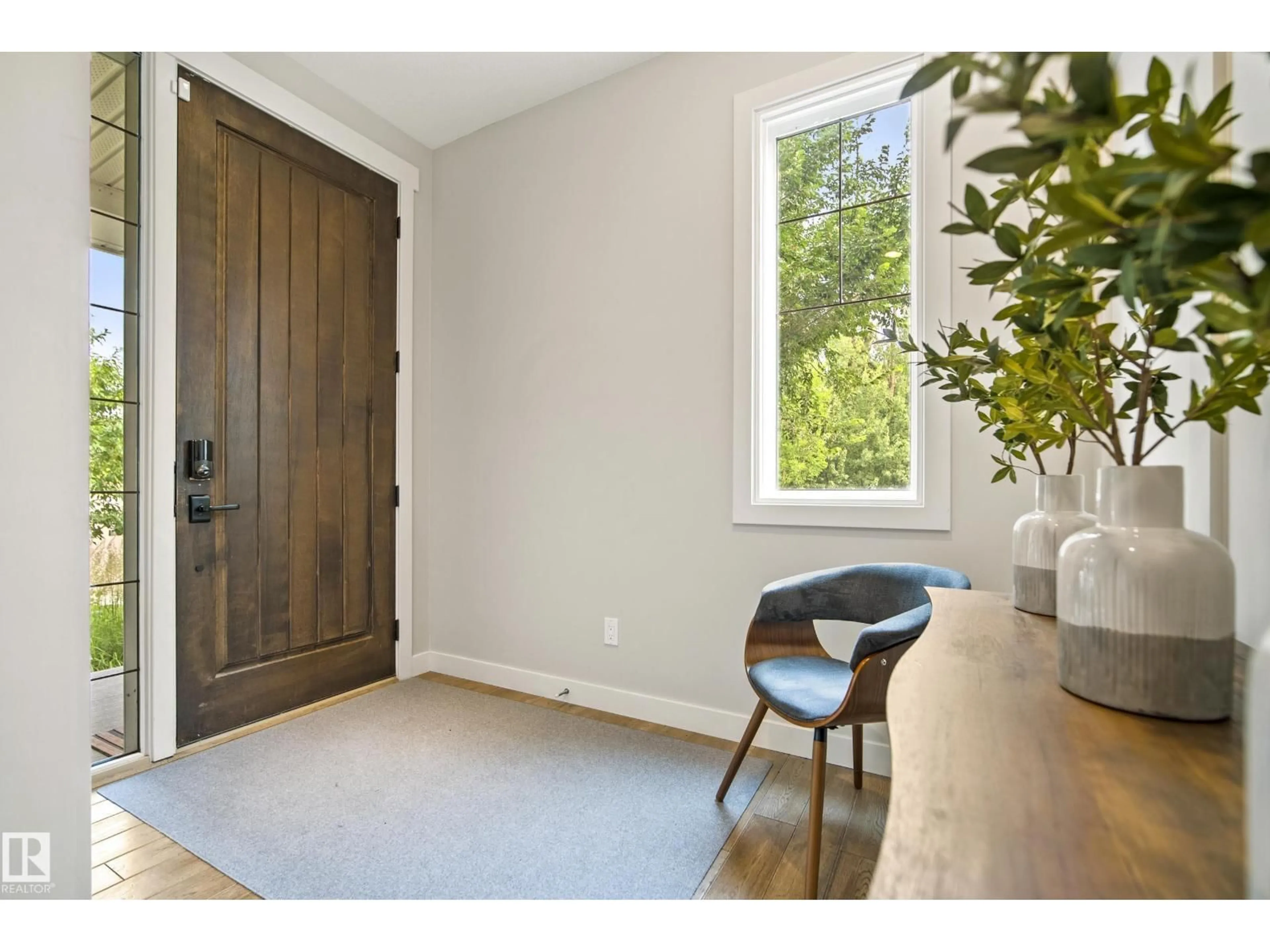 Indoor entryway for 5966 EDMONDS CR, Edmonton Alberta T6M0N9