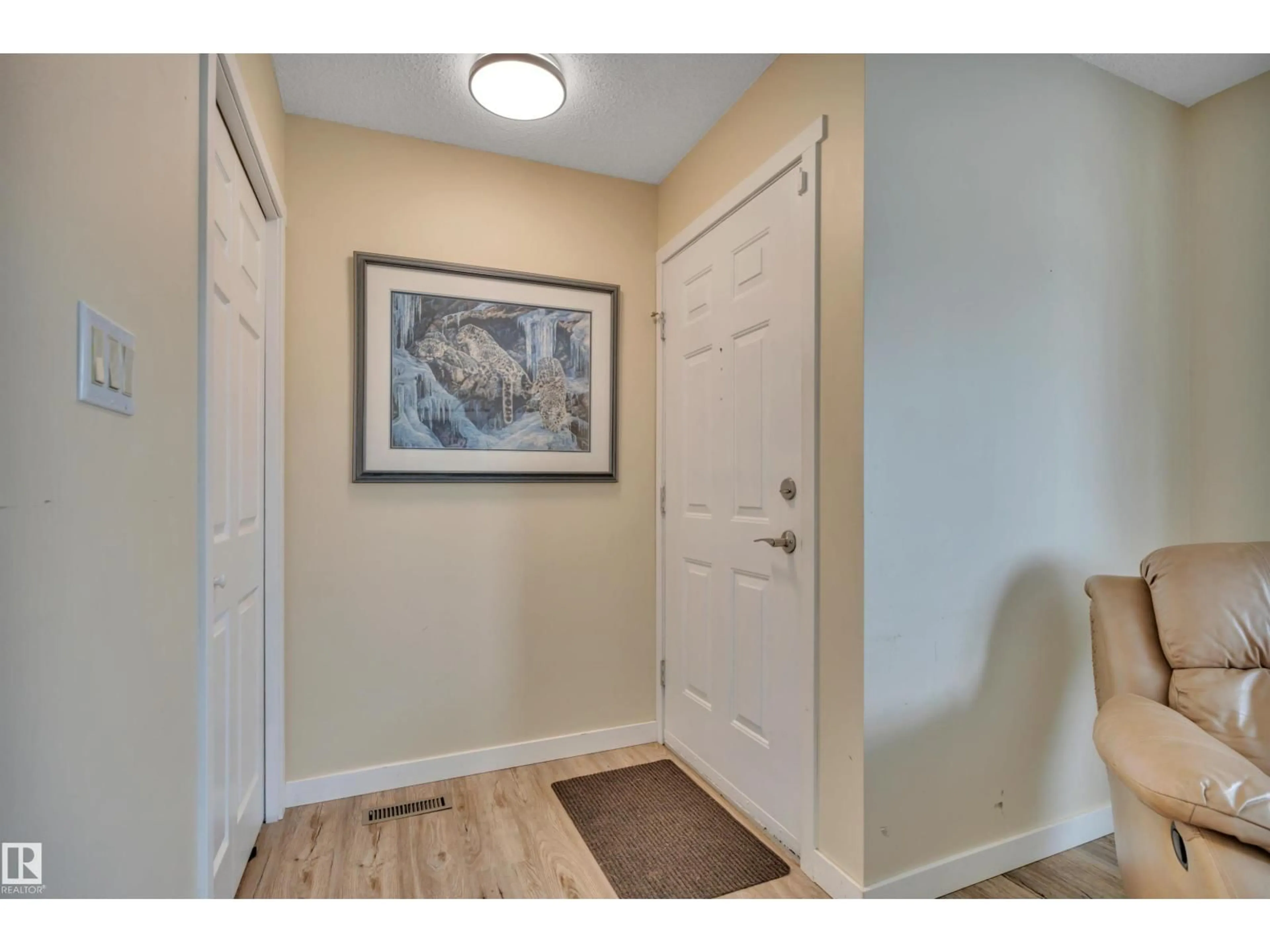 Indoor entryway for 5018 52 ST, Calmar Alberta T0C0V0