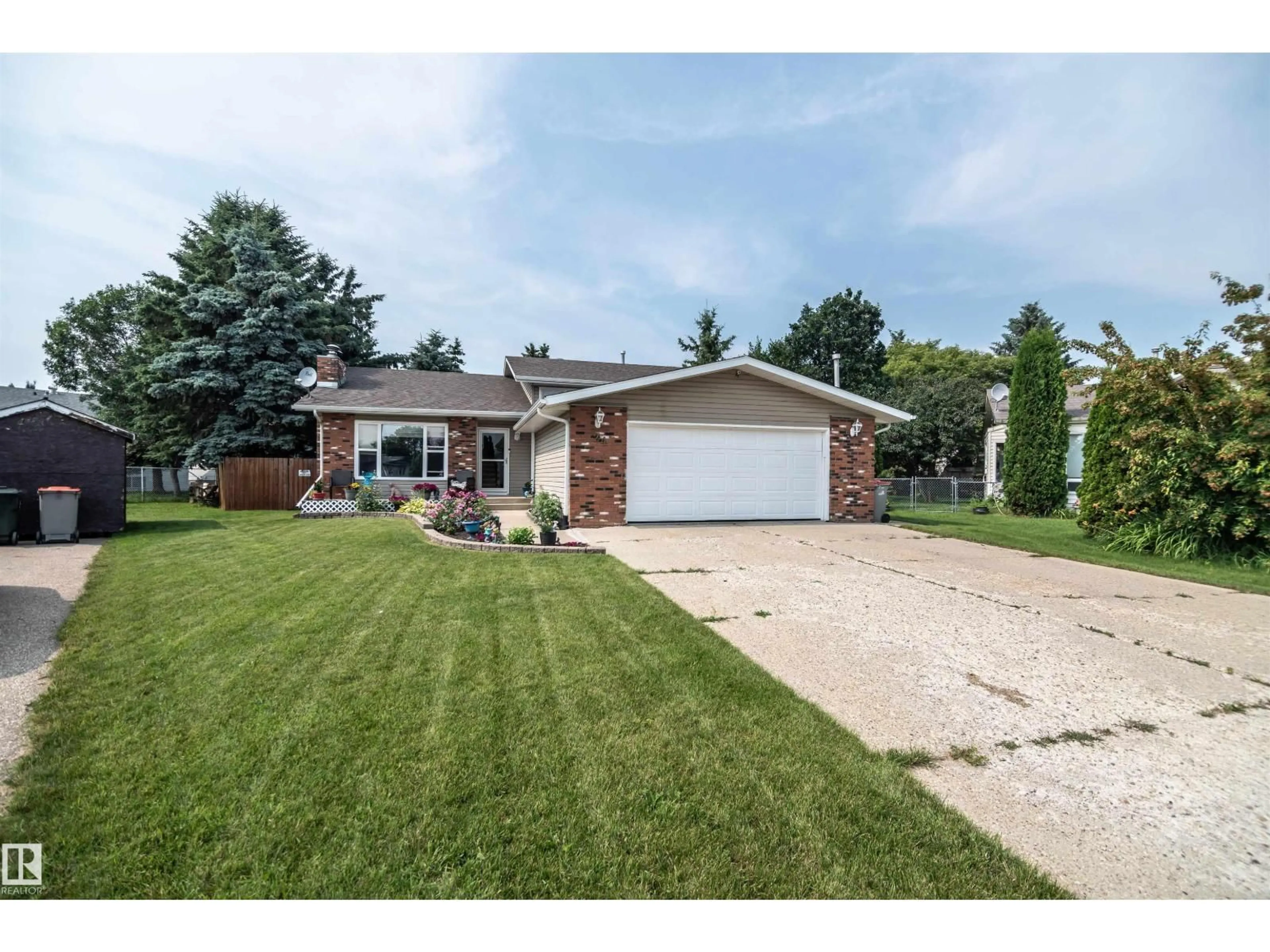Home with brick exterior material, street for 24 GLENWOOD CR, Stony Plain Alberta T7Z1A3