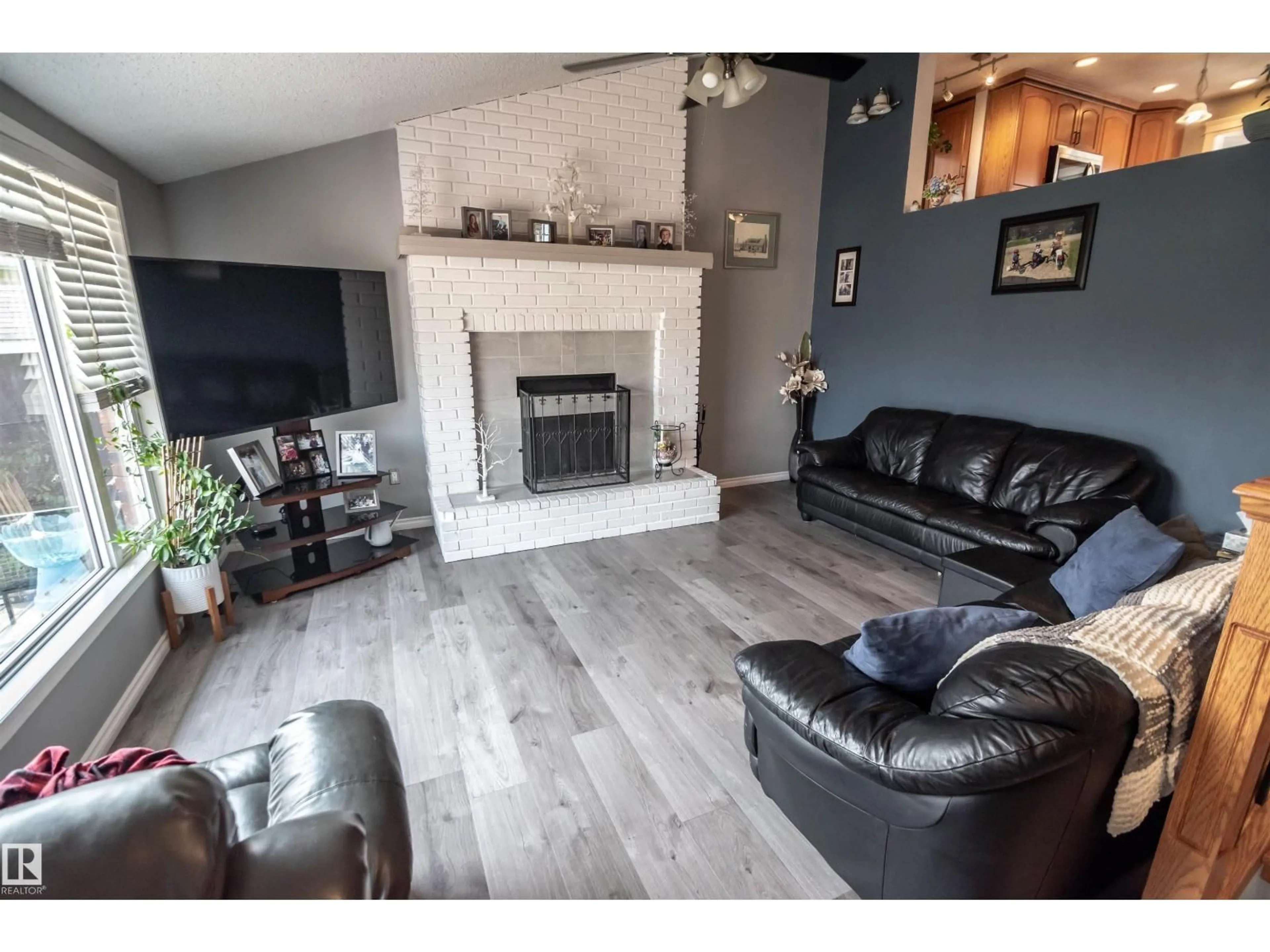Living room with furniture, unknown for 24 GLENWOOD CR, Stony Plain Alberta T7Z1A3