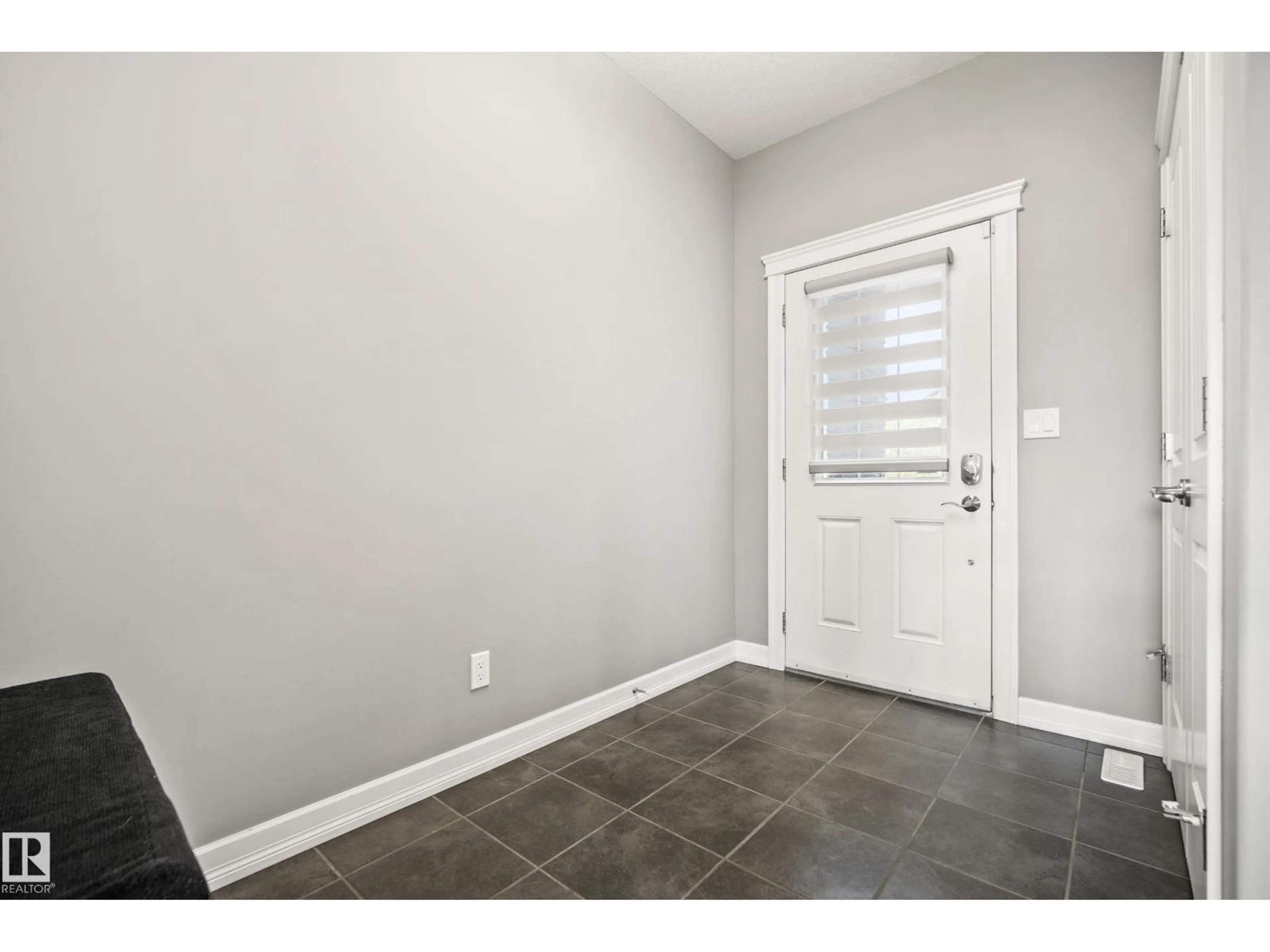 Indoor entryway for 1455 HAYS WY, Edmonton Alberta T6M0M4