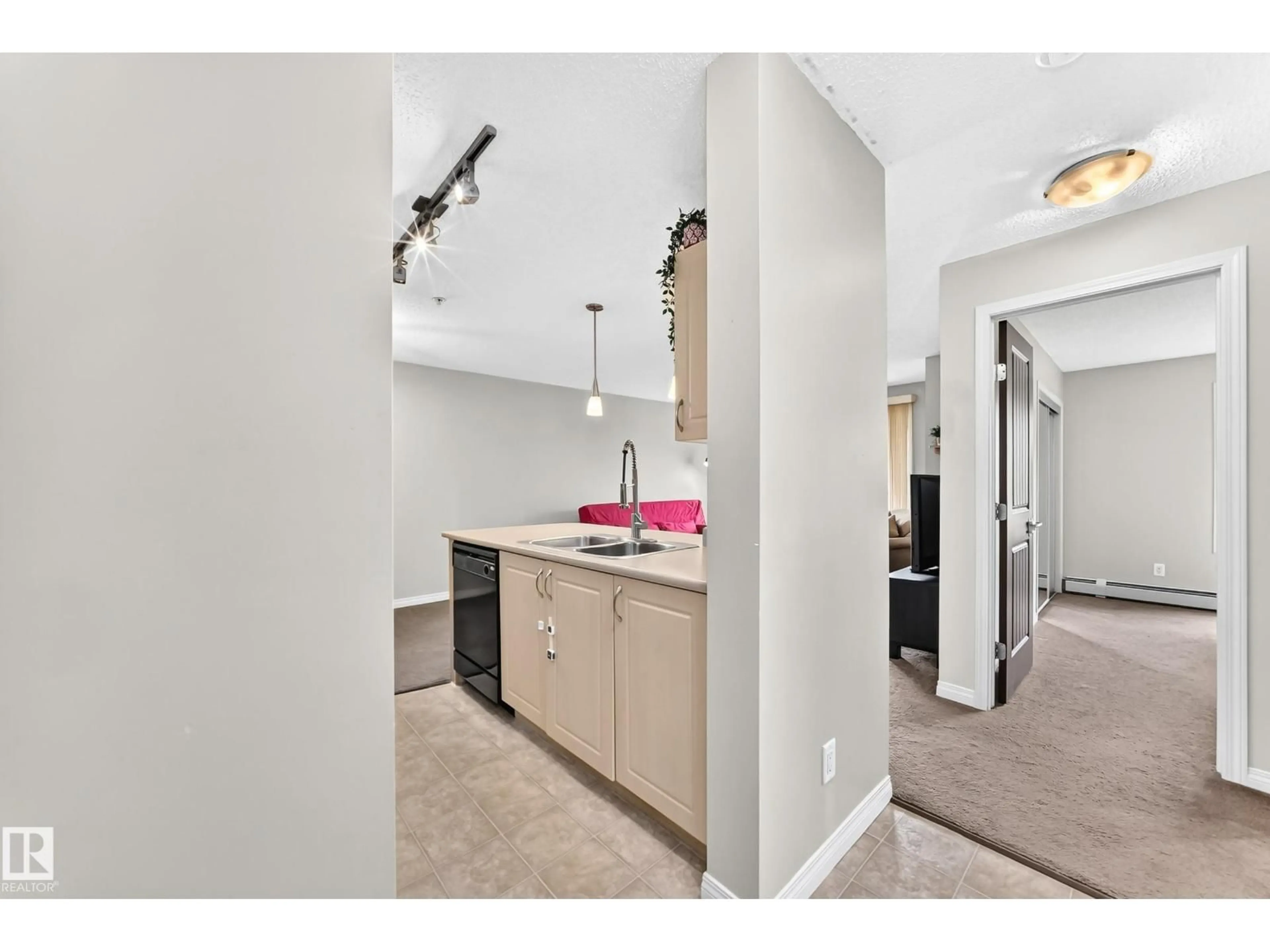 Unknown for 218 13907 136 ST NW, Edmonton Alberta T6V1Y5