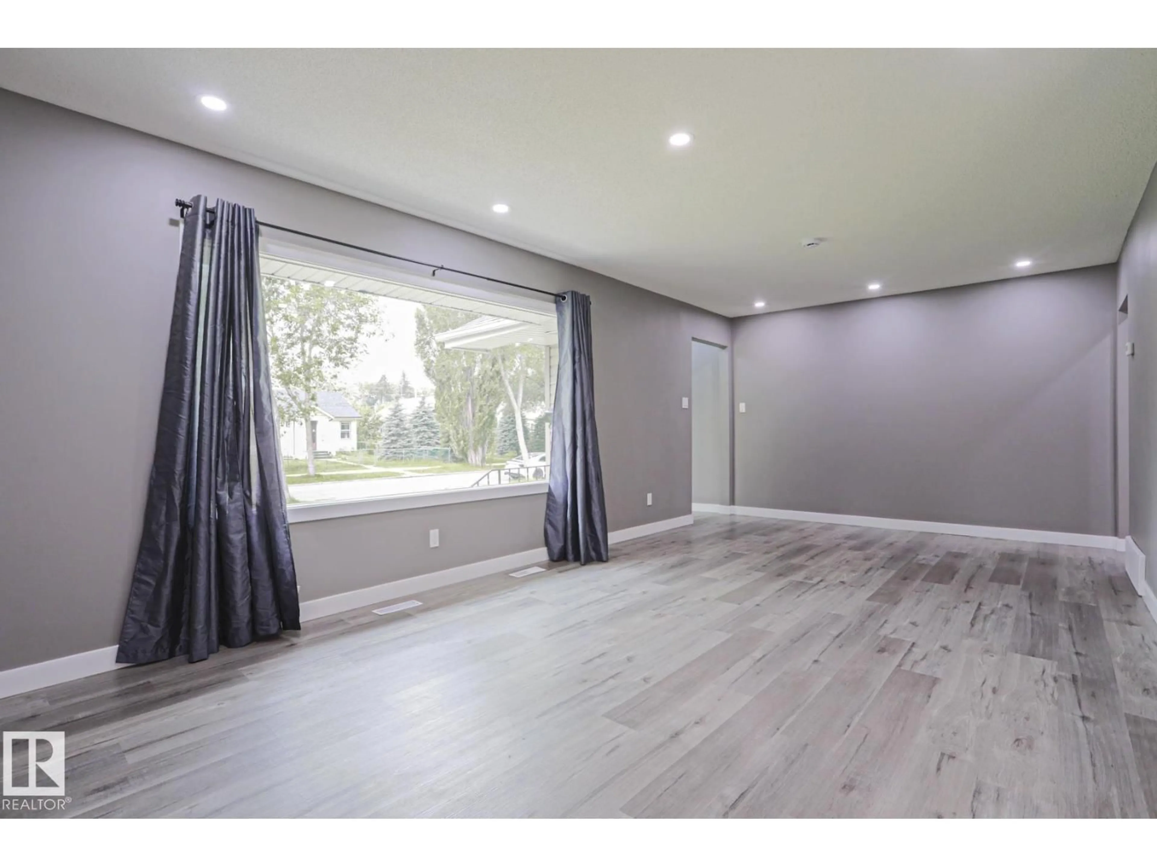 A pic of a room for NW - 11211 104 ST, Edmonton Alberta T5G2K6