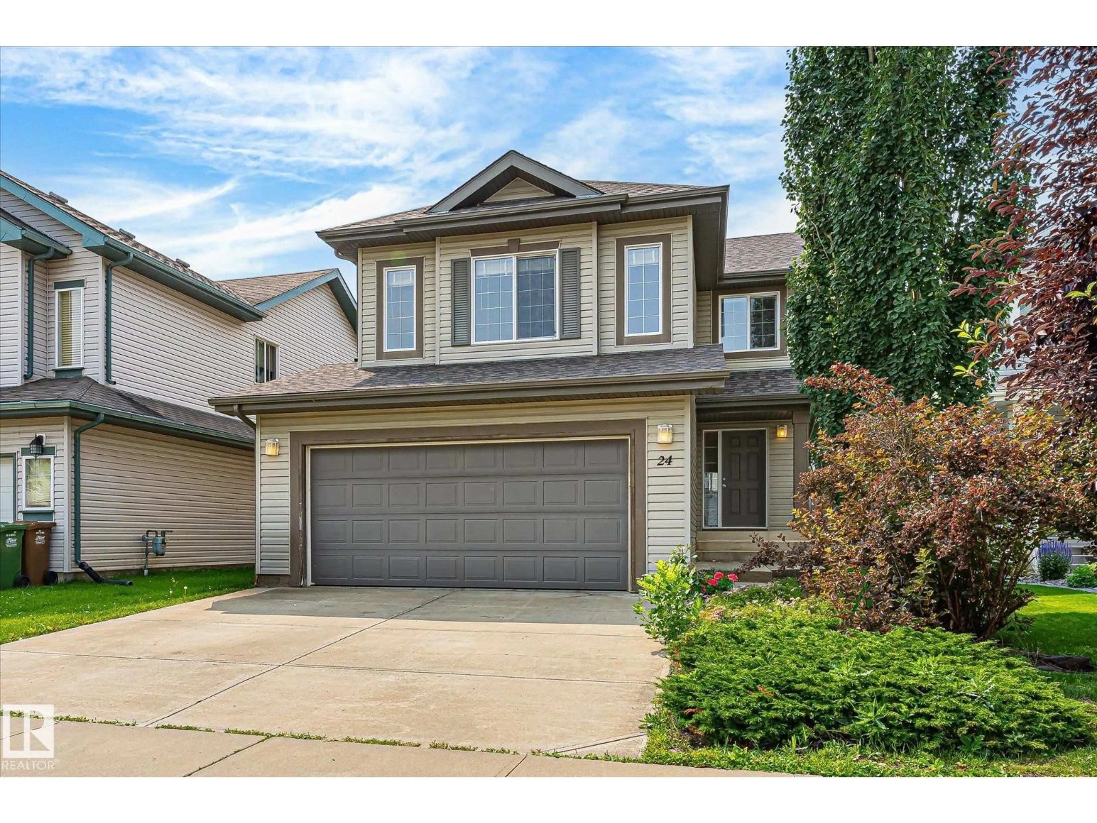 Home with vinyl exterior material, street for 24 EVERWOOD CL, St. Albert Alberta T8N7H1