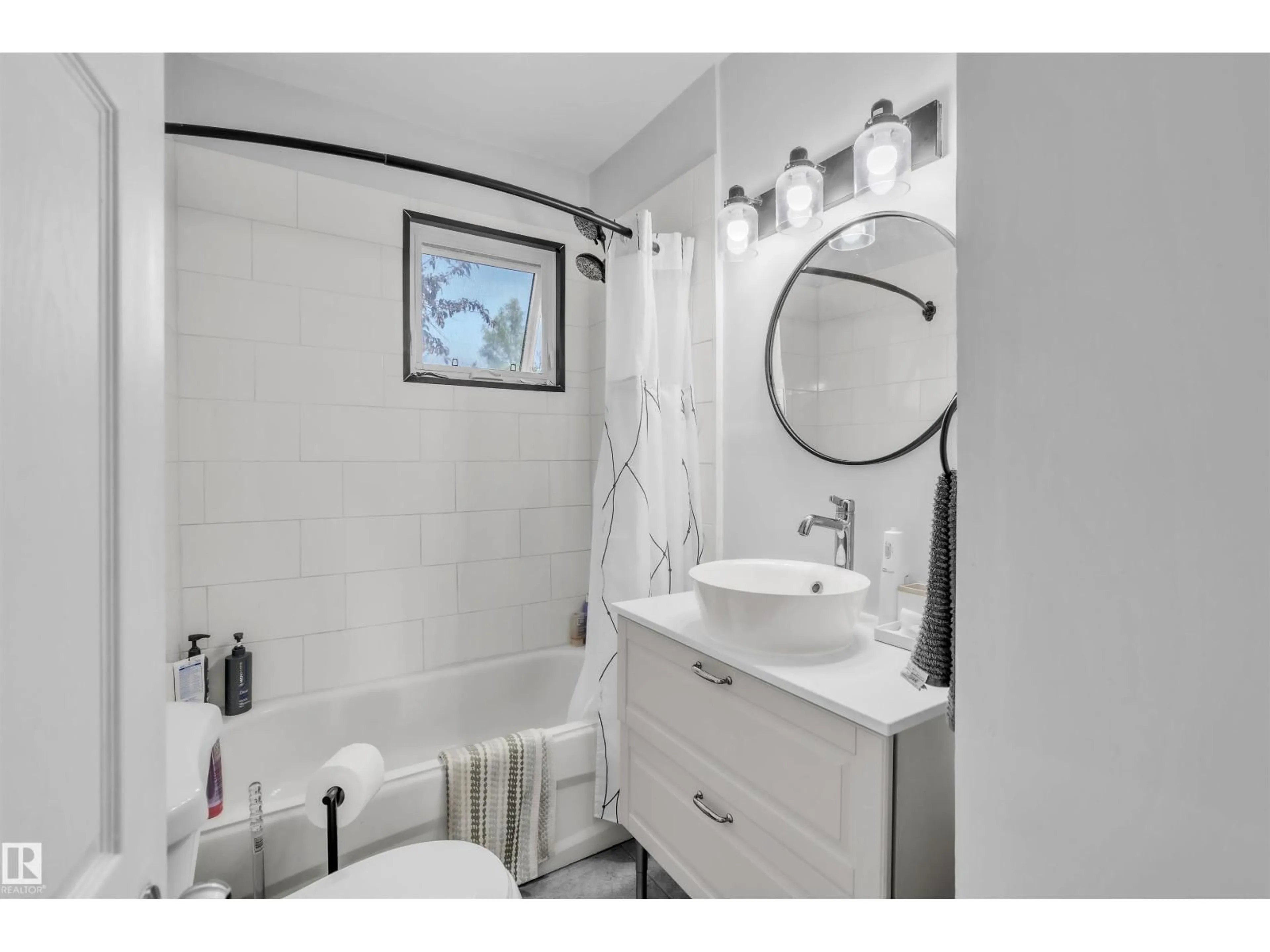 Standard bathroom, ceramic/tile floor for 5712 50 AV, Cold Lake Alberta T9M1S4