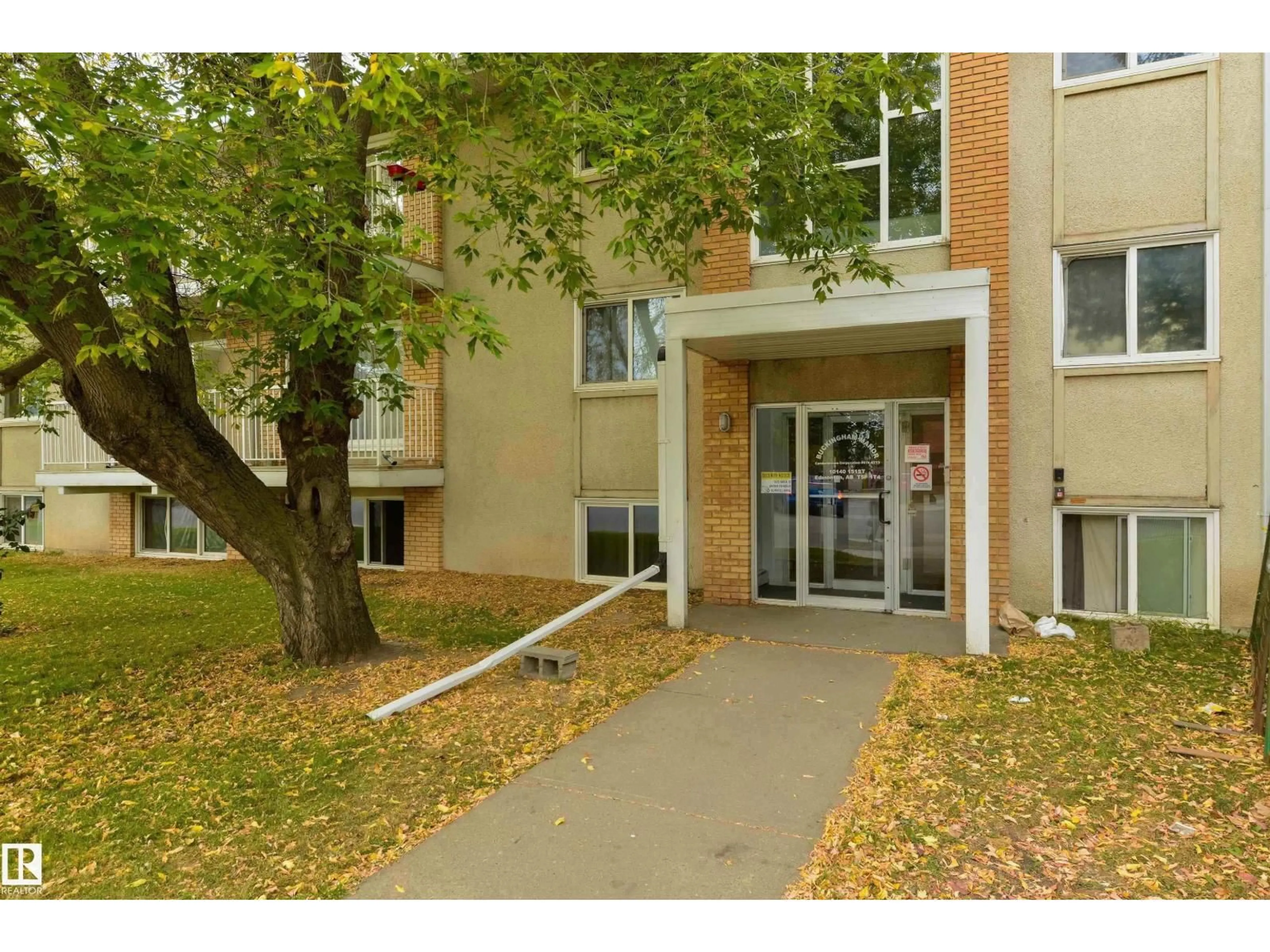 Indoor foyer for 205 - 10140 151 ST, Edmonton Alberta T5P1T4