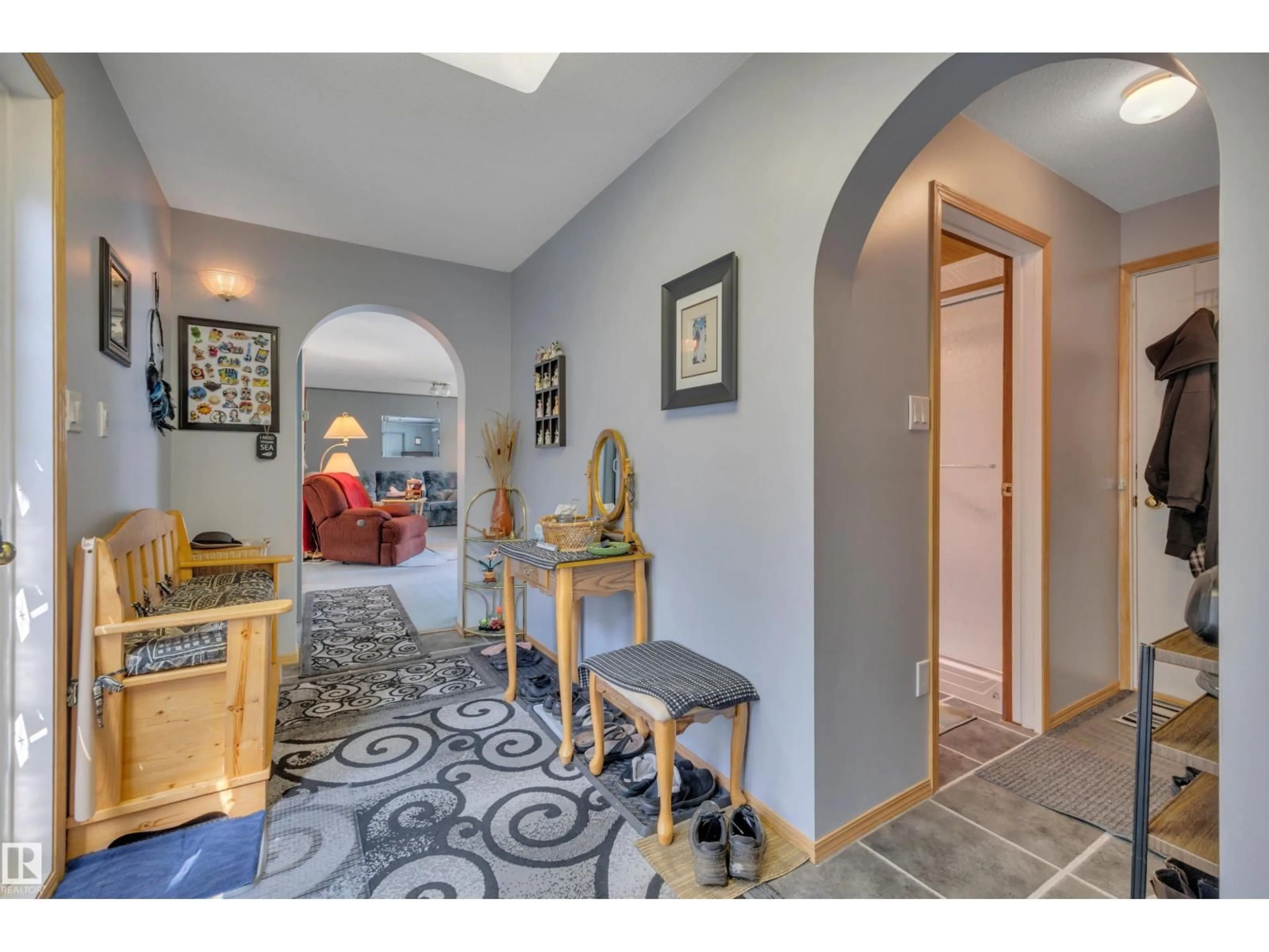 Indoor entryway for 76 BUSKNOSE, Rural Wetaskiwin County Alberta T0C2V0