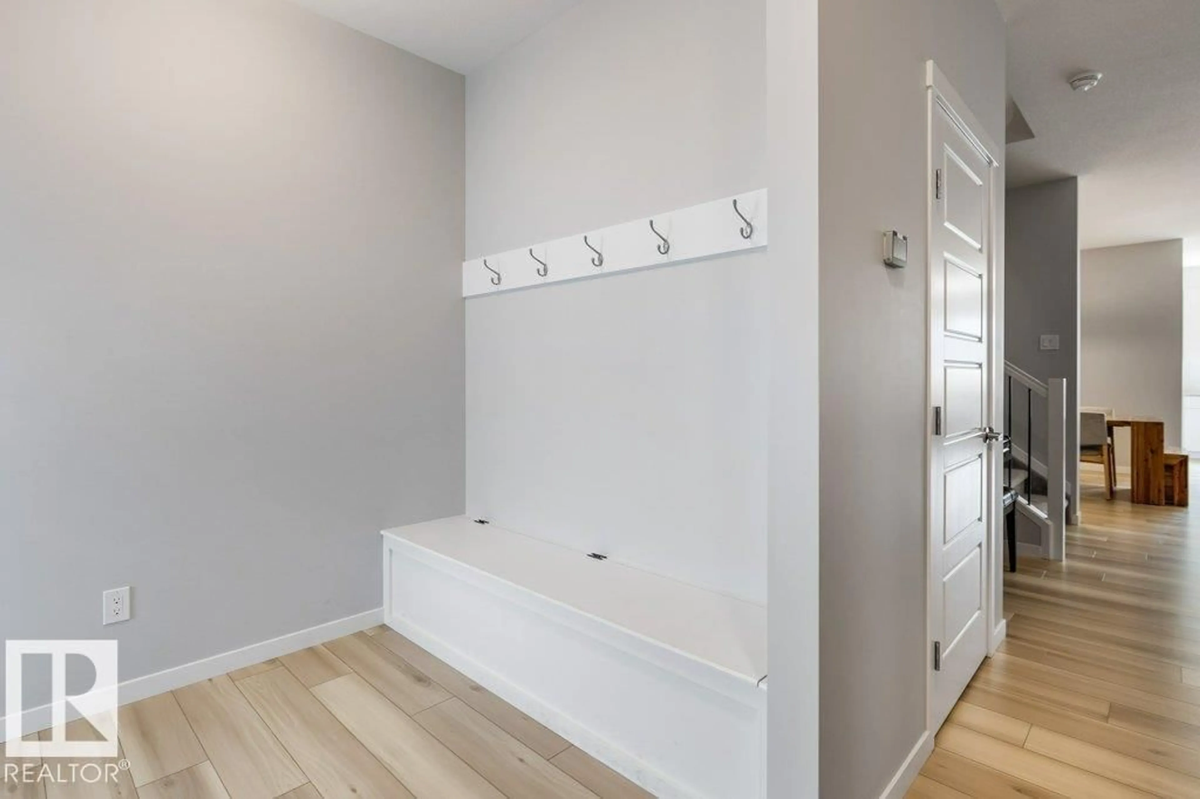 Indoor entryway for 7113 177A AV, Edmonton Alberta T5Z0T4