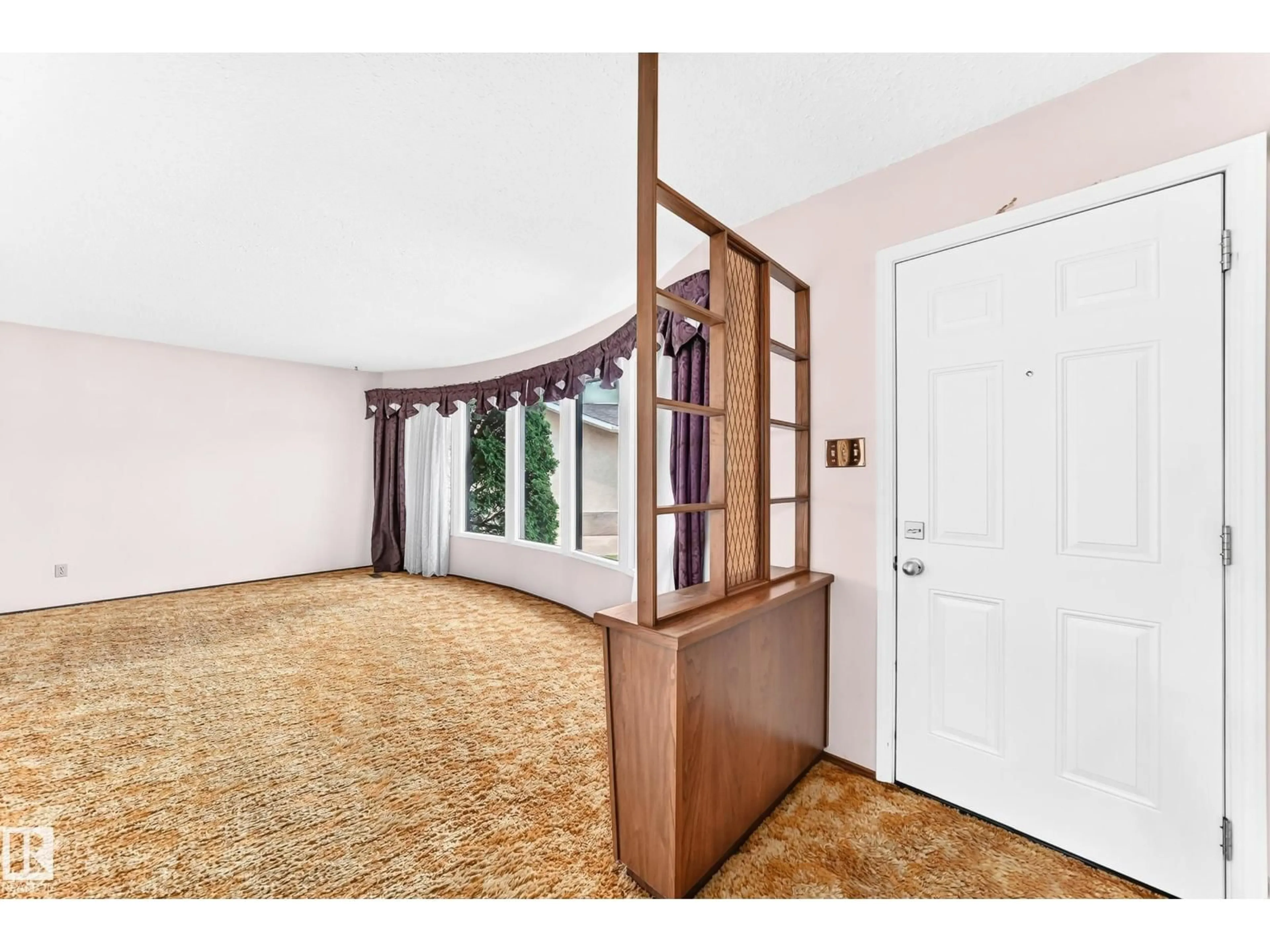 Indoor foyer for NW - 17951 80 AV, Edmonton Alberta T5T0S6