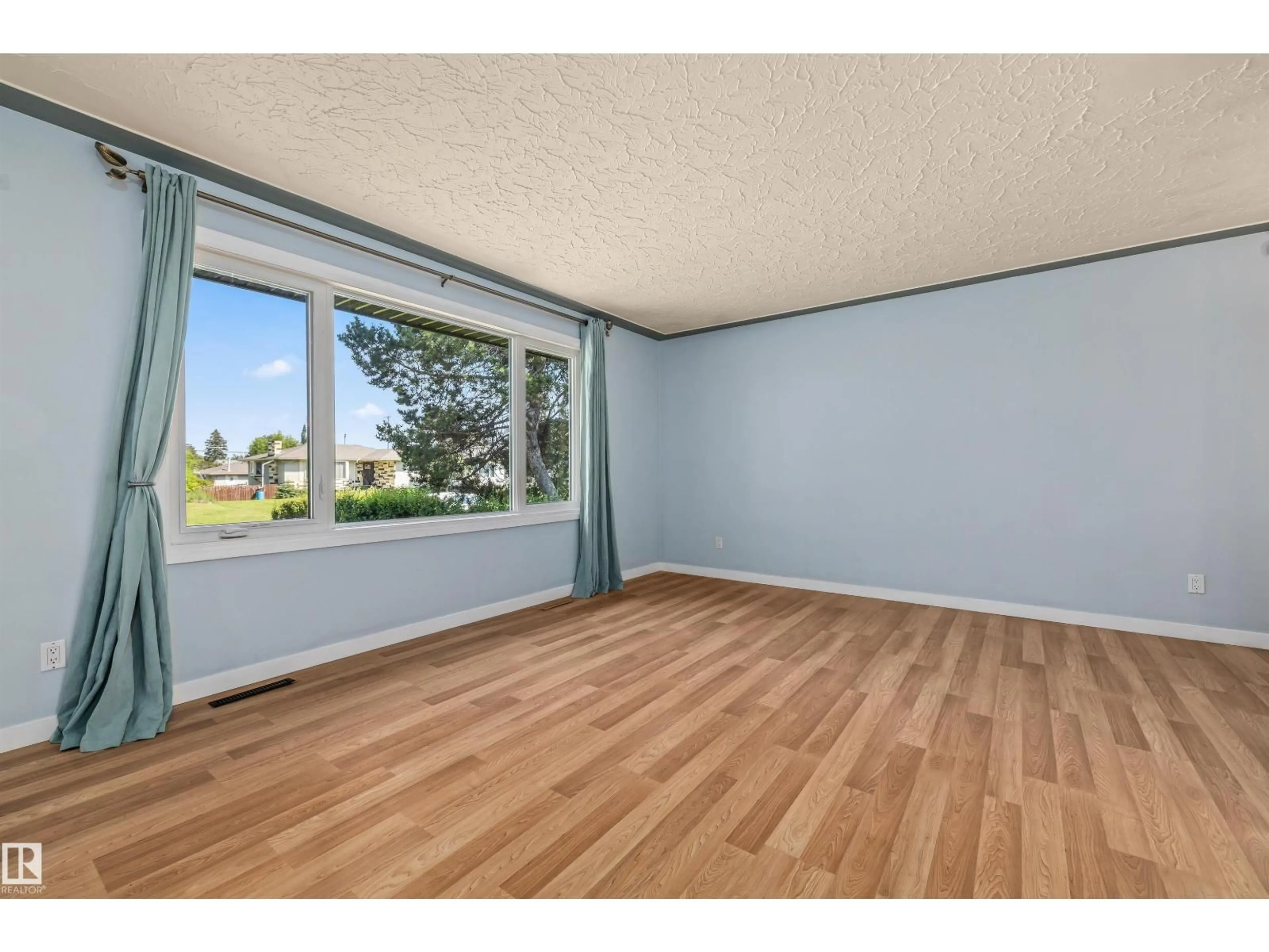 A pic of a room for 13320 123 ST, Edmonton Alberta T5L0J9