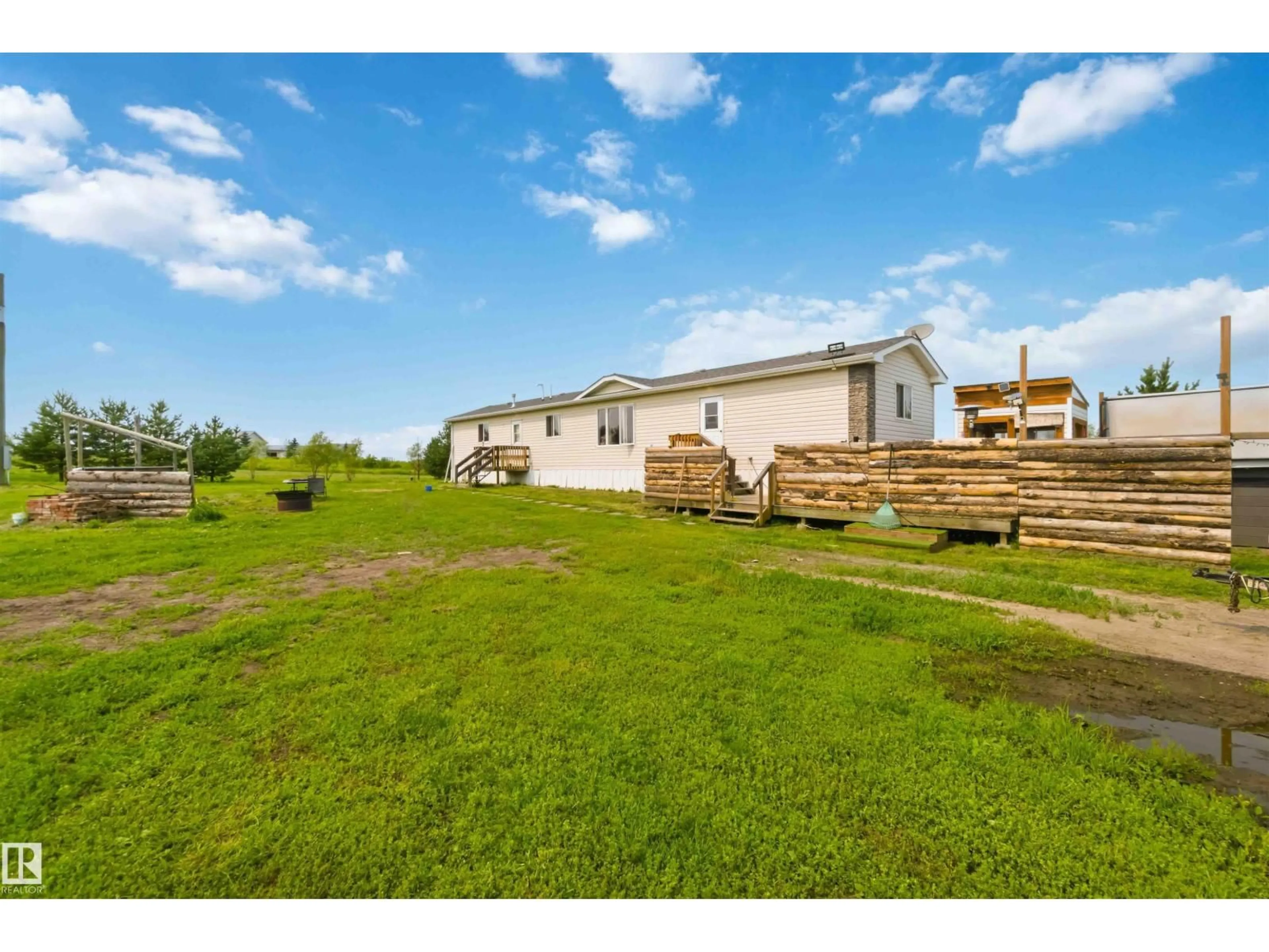 A pic from outside/outdoor area/front of a property/back of a property/a pic from drone, unknown for 273 - 58502 RNG RD 2, Rural Westlock County Alberta T0G1W0