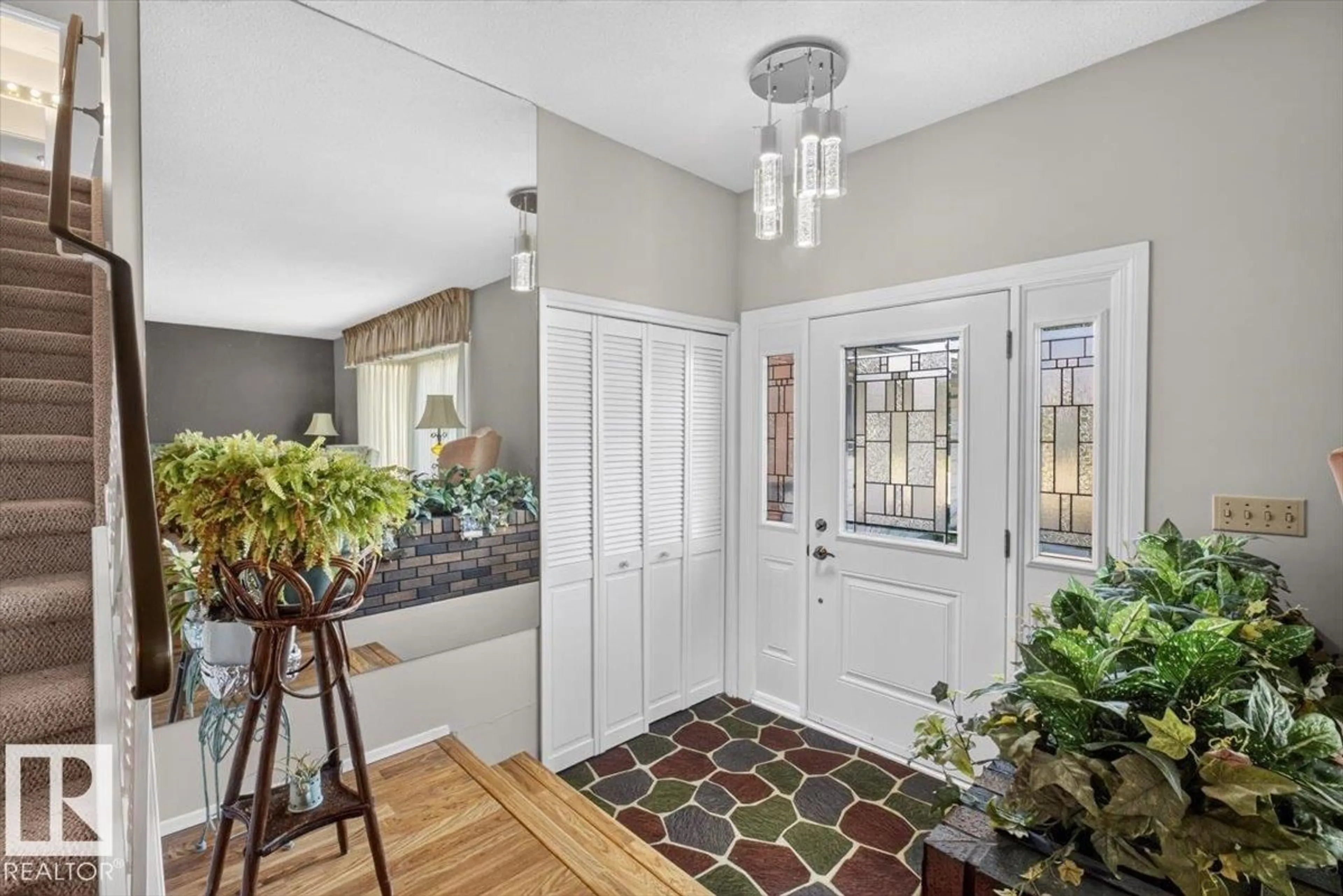 Indoor entryway for 4027 74 ST, Edmonton Alberta T6K0W7