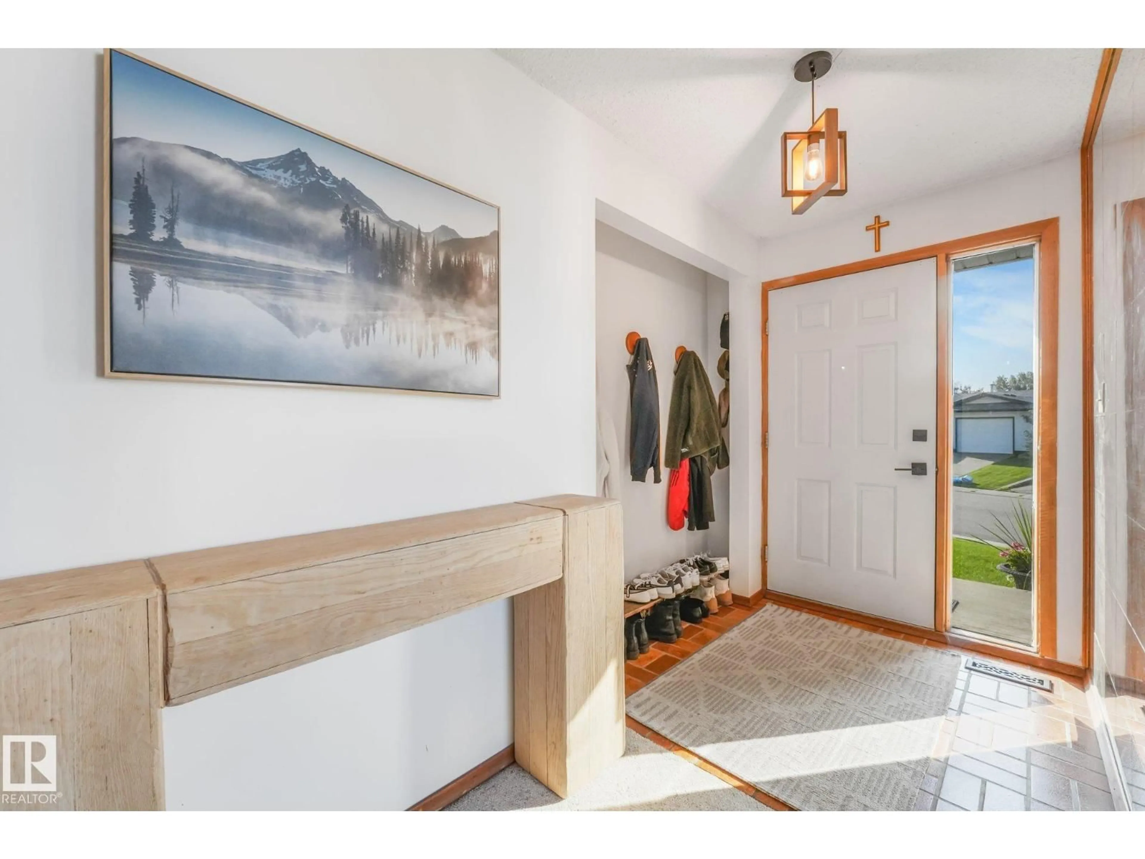 Indoor entryway for 5504 150 AV NW, Edmonton Alberta T5A2L2