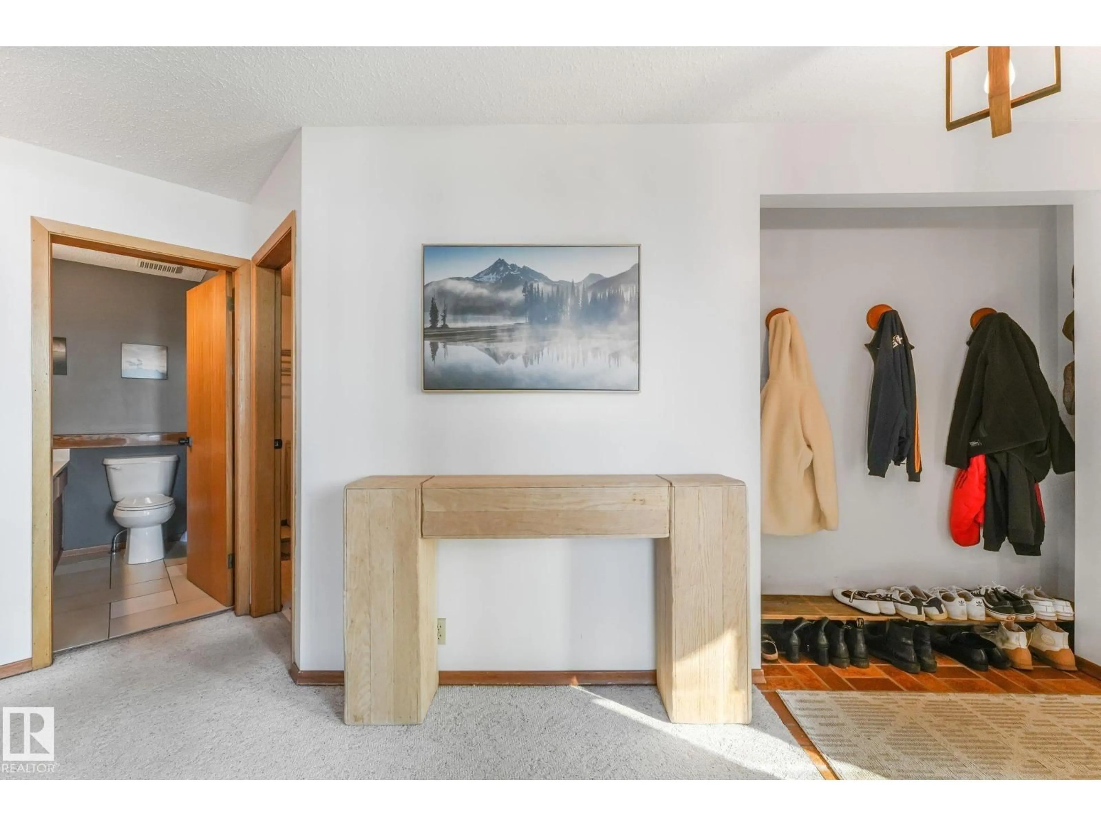 Indoor entryway for 5504 150 AV NW, Edmonton Alberta T5A2L2