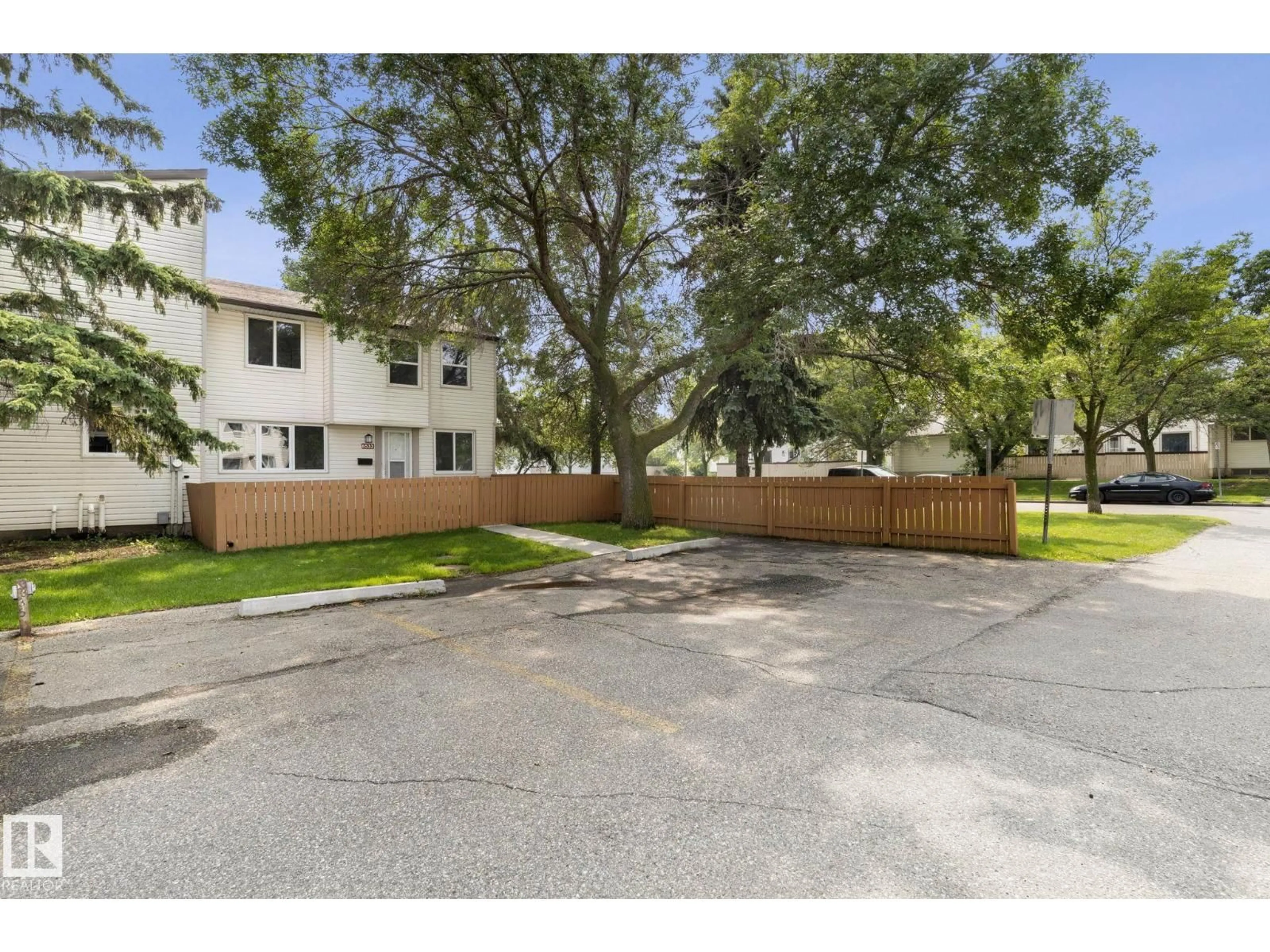 A pic from outside/outdoor area/front of a property/back of a property/a pic from drone, street for 6533 180 ST, Edmonton Alberta T5T2A3