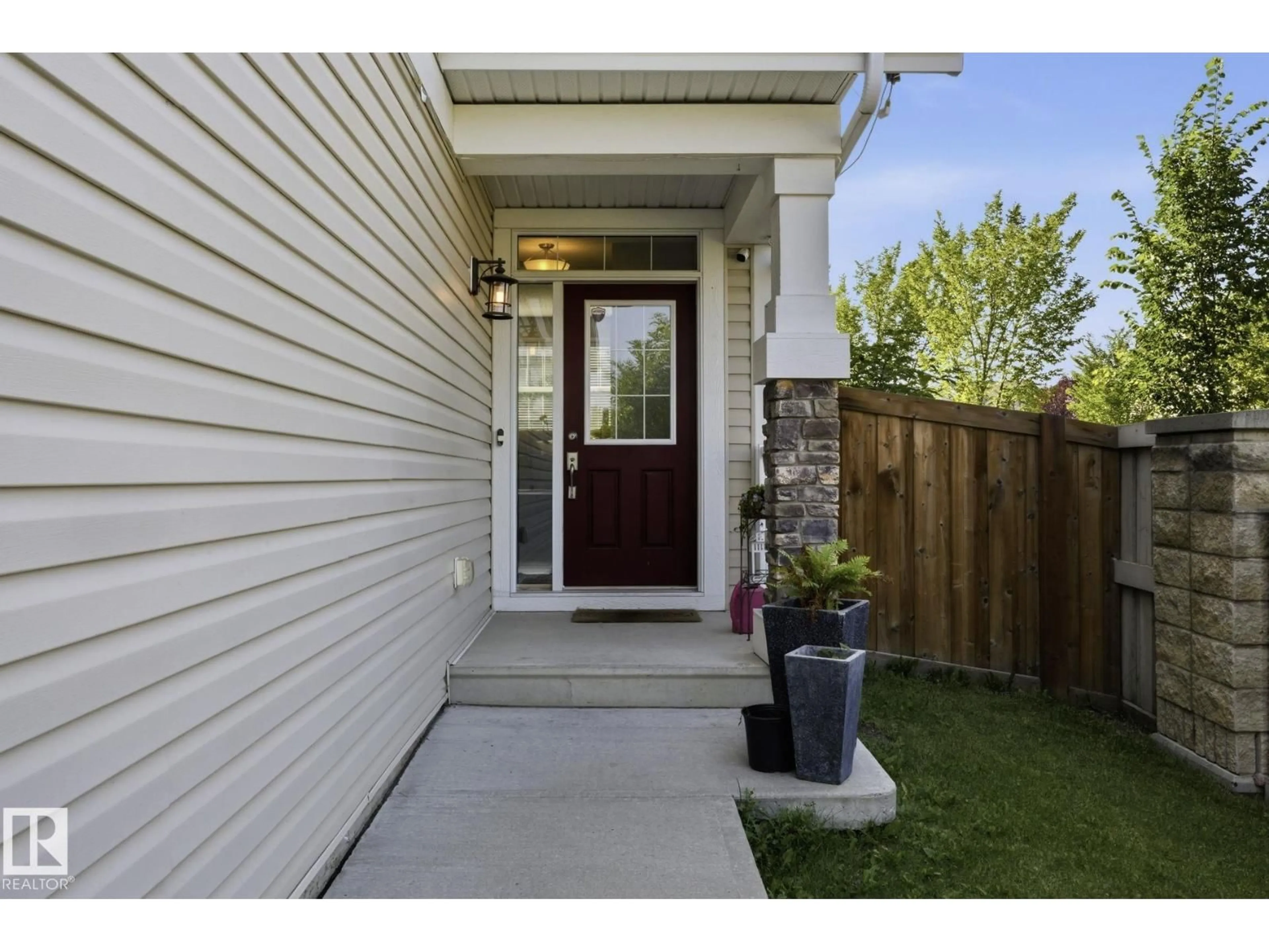 Indoor entryway for SW SW - 3204 ABBOTT CR, Edmonton Alberta T6W2V3