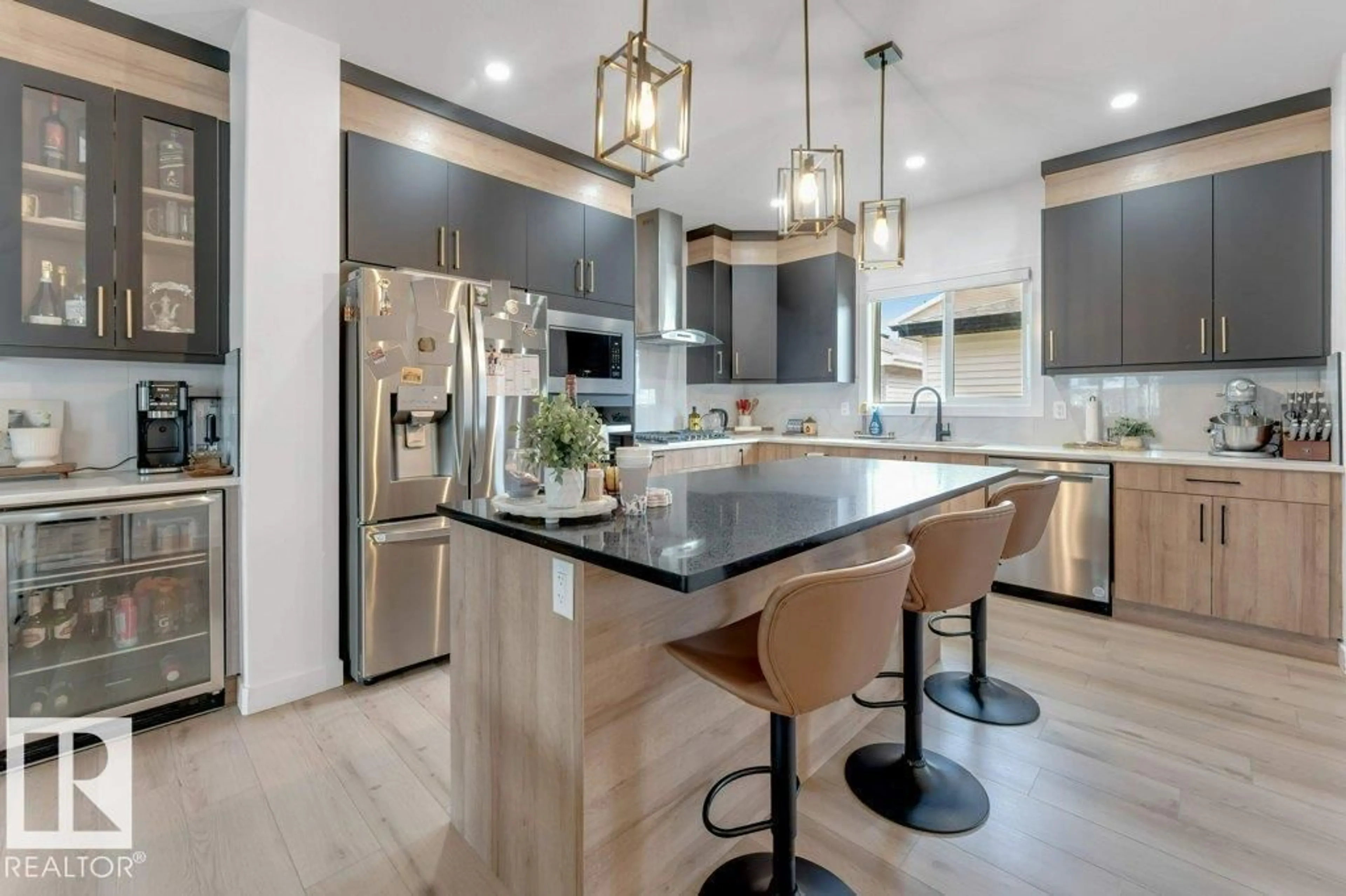 Contemporary kitchen, unknown for 4201 38 ST, Beaumont Alberta T4X3B3