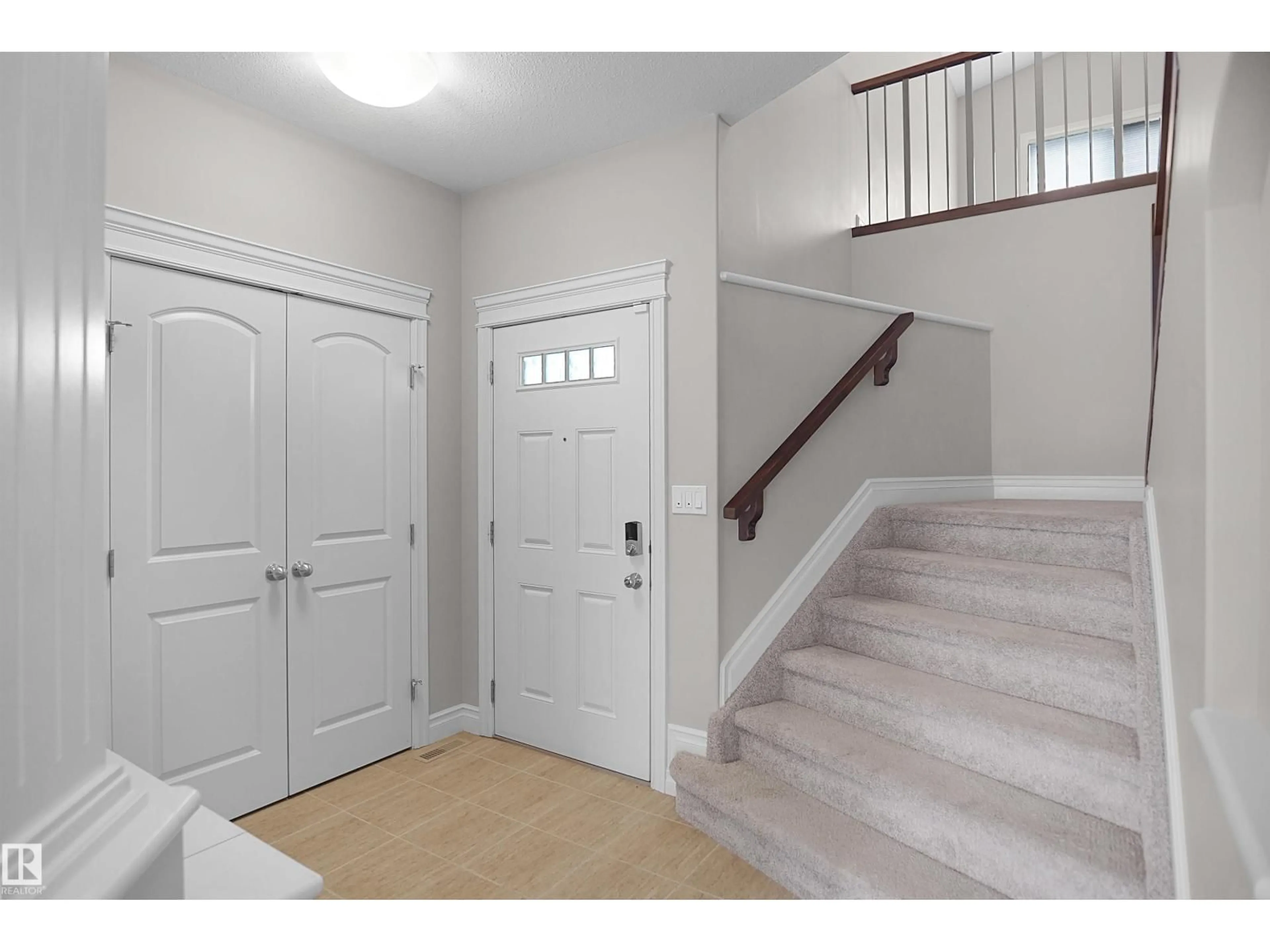 Indoor entryway for 138 HENDERSON LI, Spruce Grove Alberta T7X0R9