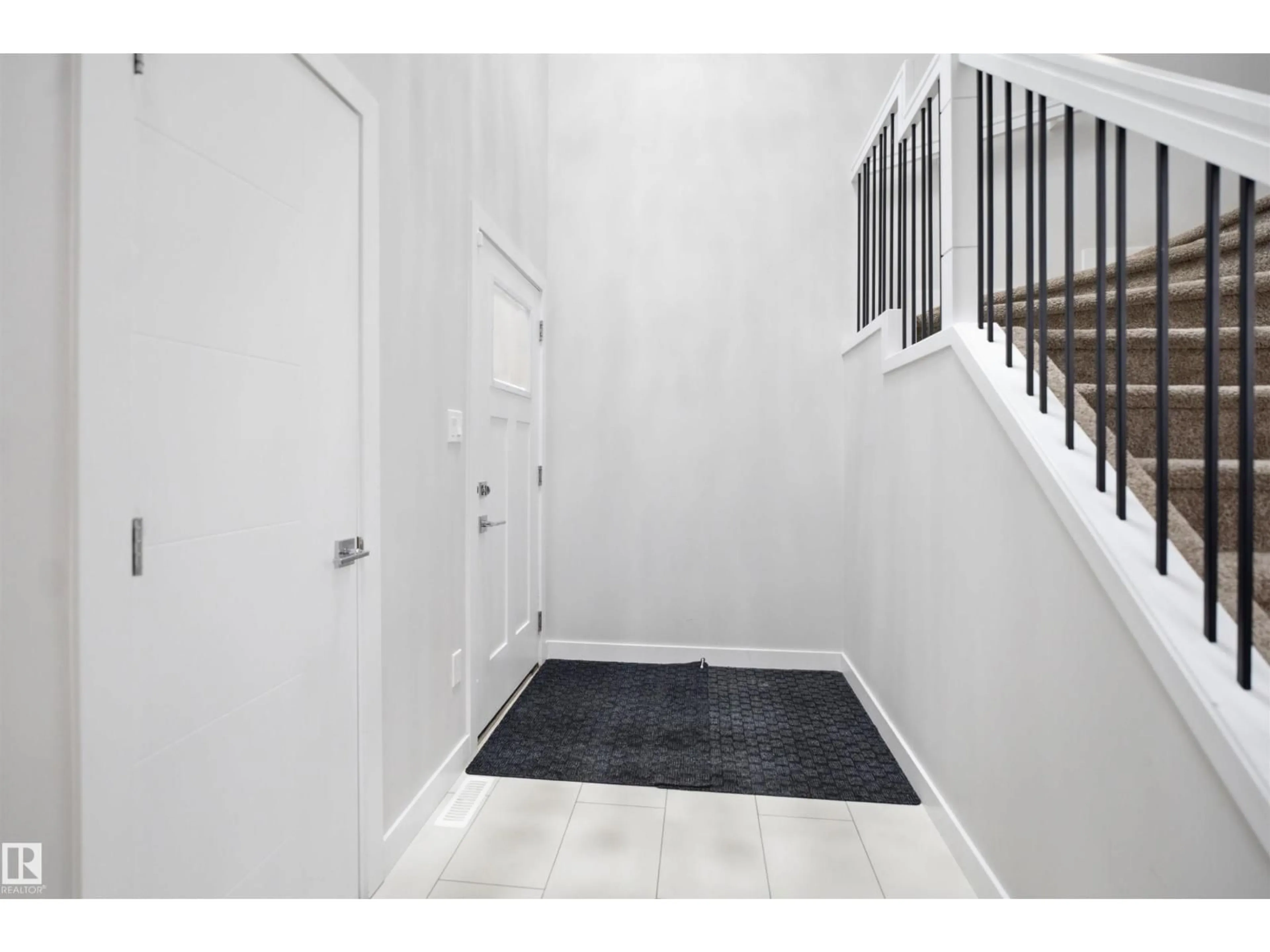Indoor entryway for #46 - 1703 16 AV, Edmonton Alberta T6T2C3