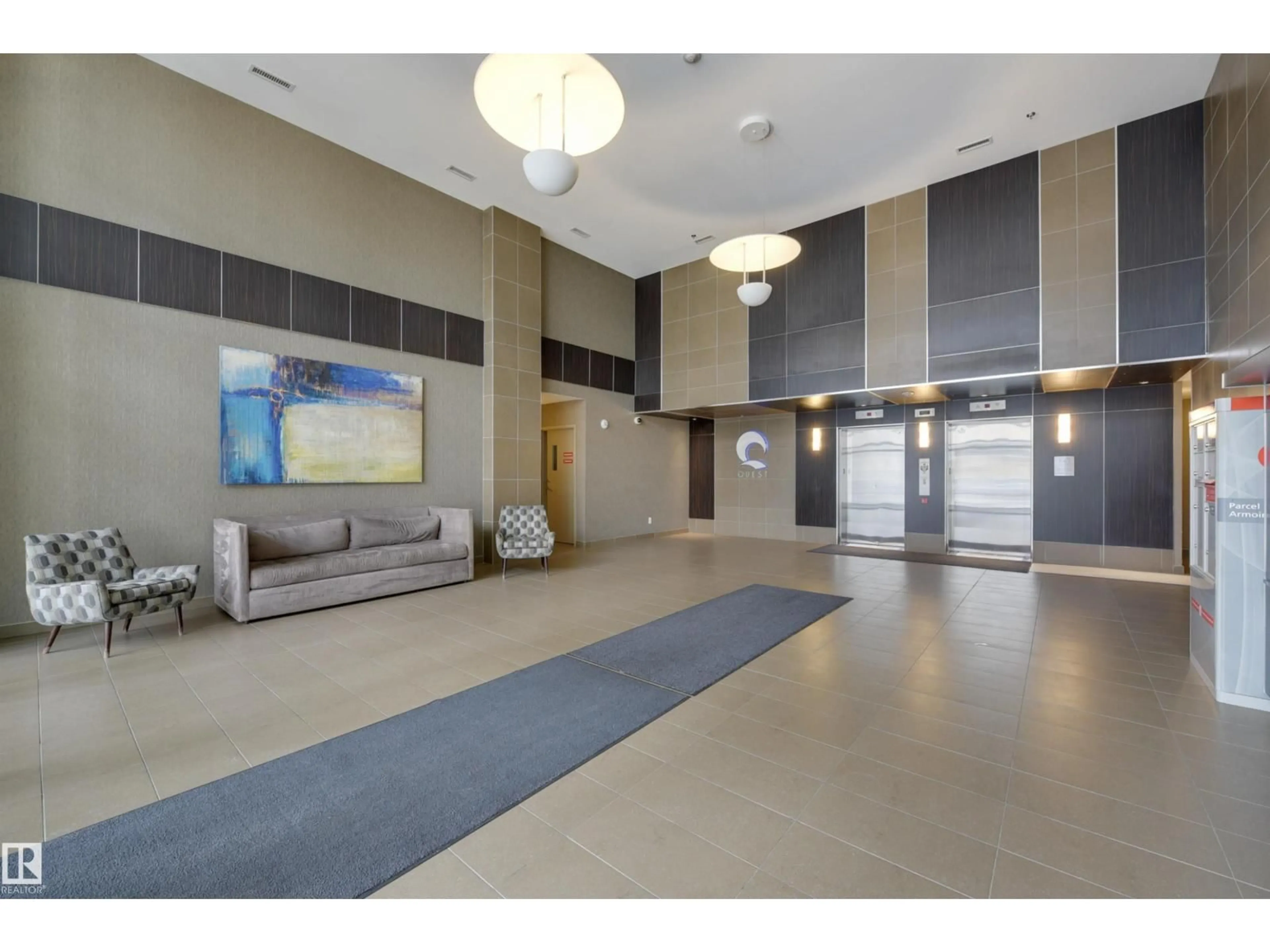 Indoor foyer for 404 - 10388 105 ST NW, Edmonton Alberta T5J0C2