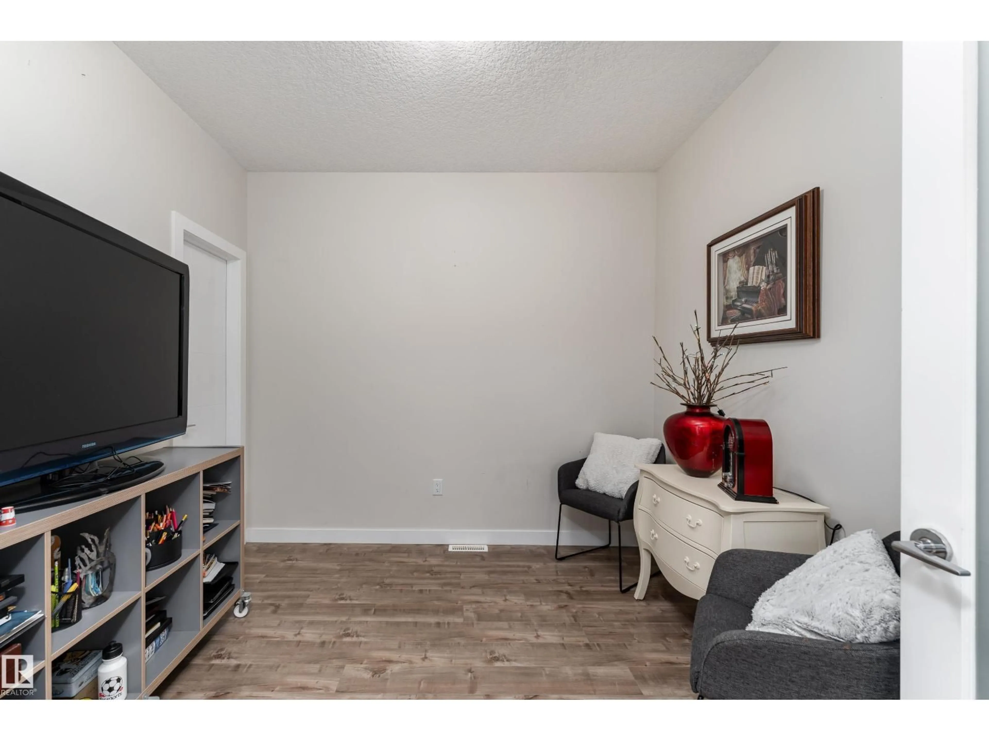 A pic of a room for 6 HICKORY RD, Fort Saskatchewan Alberta T8L0R8