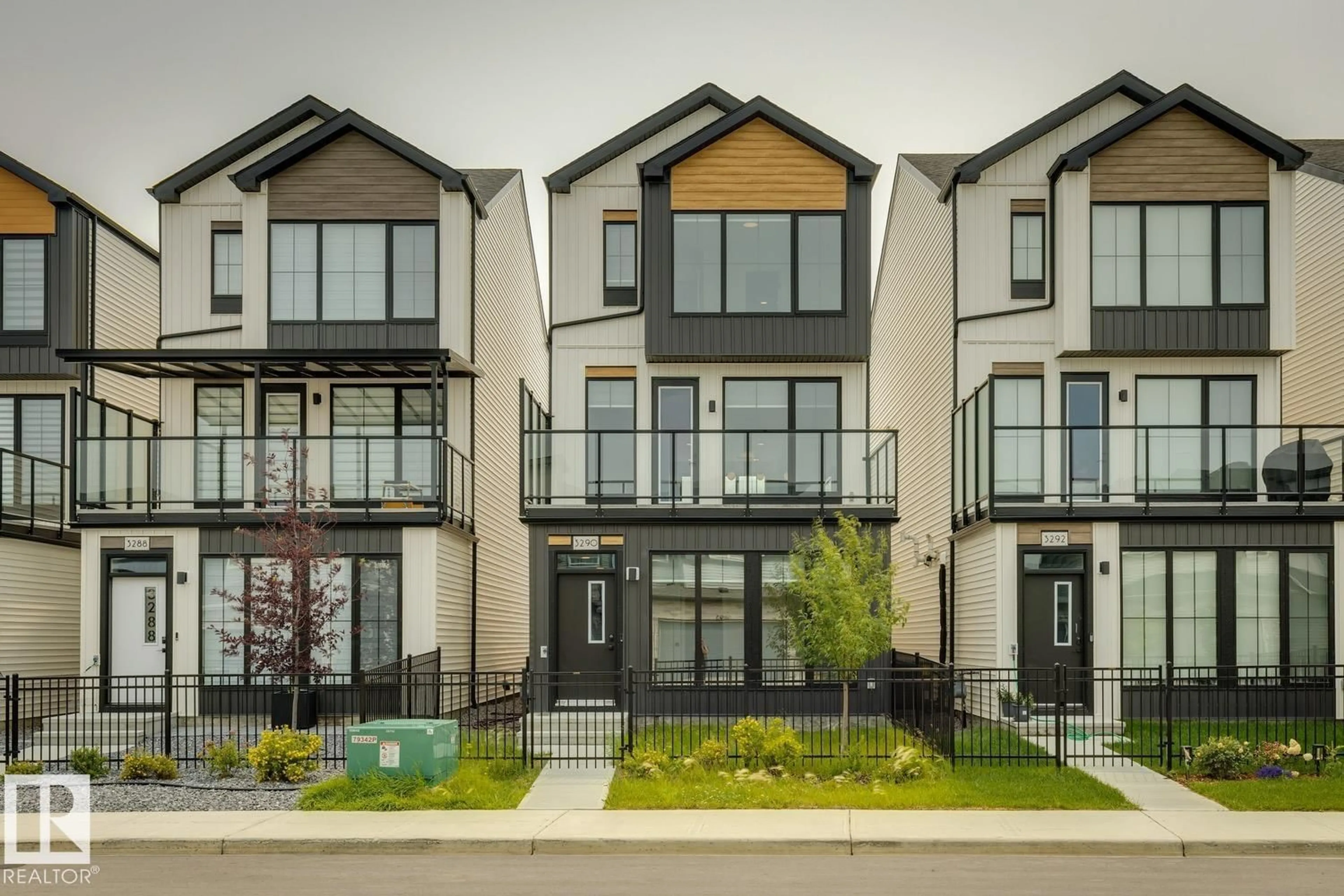 Home with vinyl exterior material, street for 3290 KULAY WY, Edmonton Alberta T6W5B5