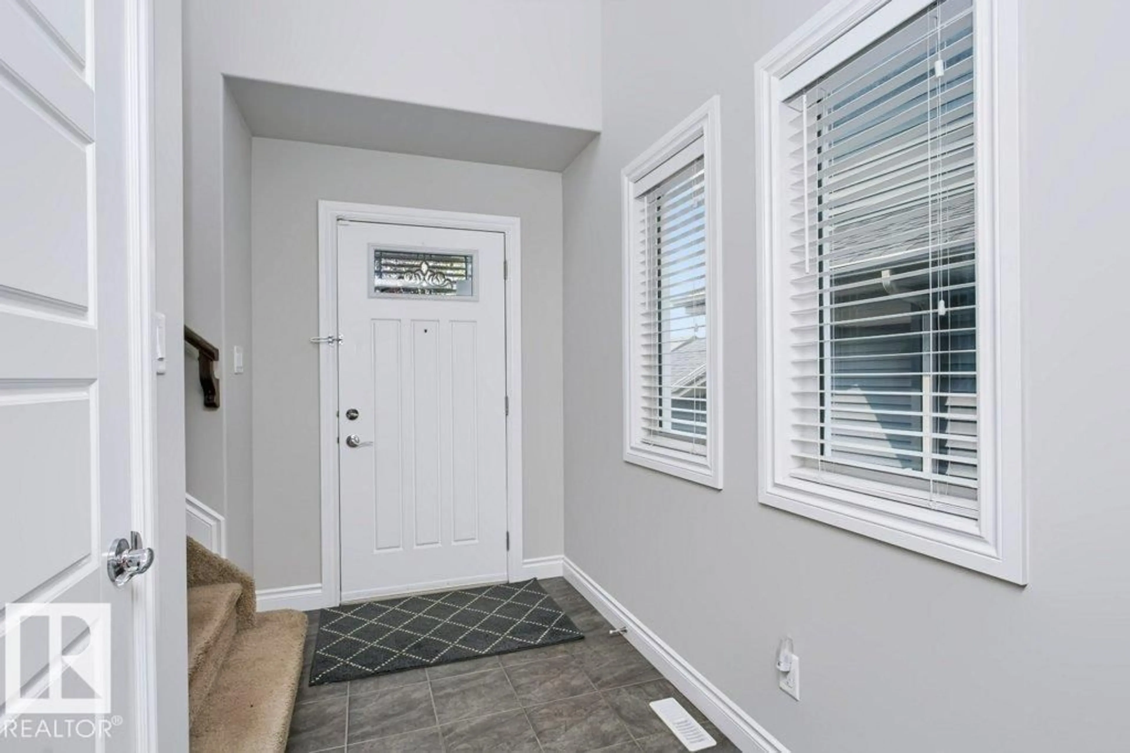 Indoor entryway for 3496 WEIDLE WAY SW, Edmonton Alberta T6X1Z4