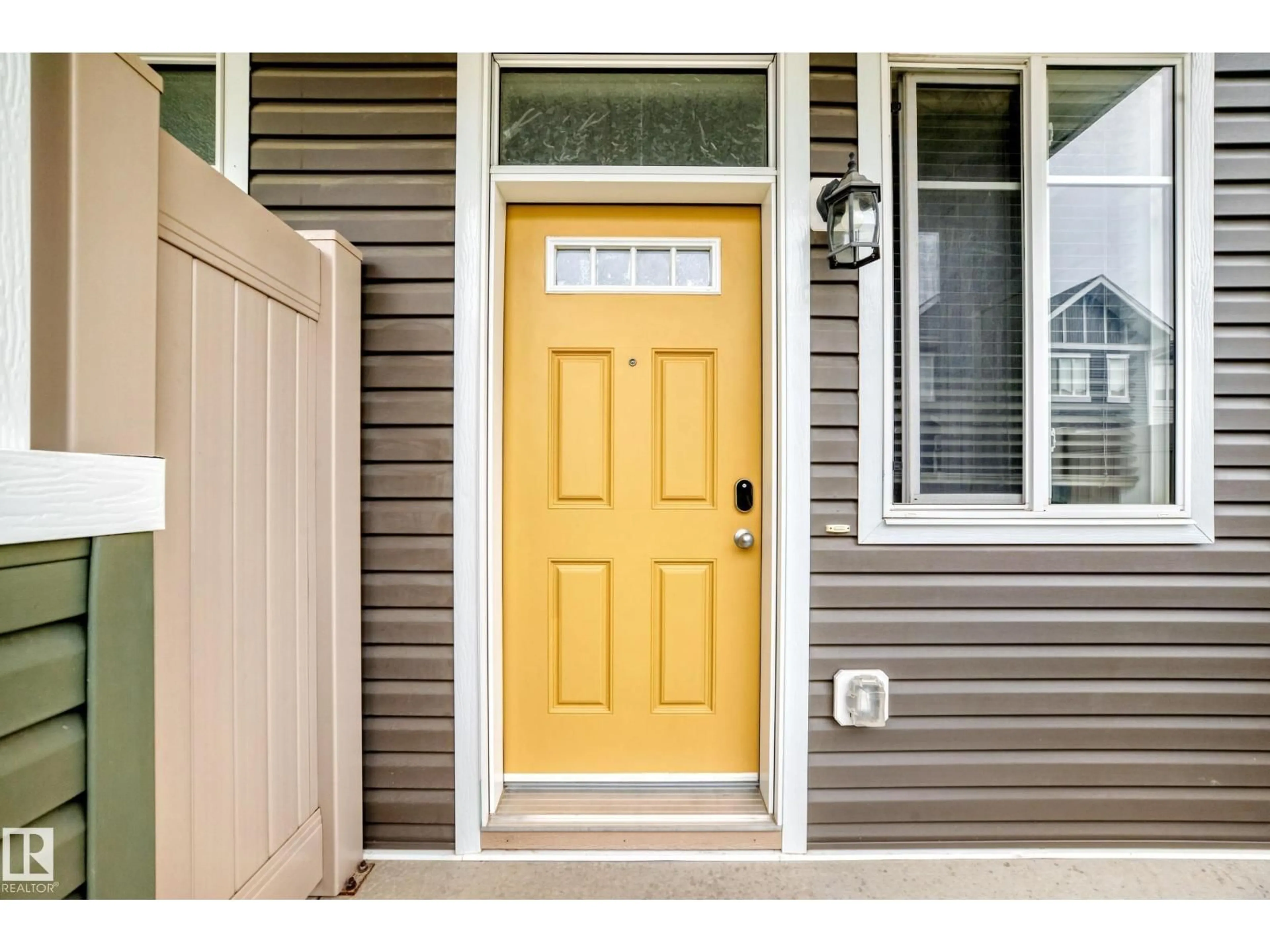 Indoor entryway for 155 2905 141 ST SW, Edmonton Alberta T5W3M4